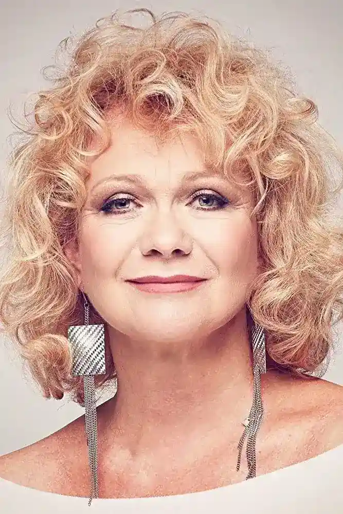 Juli Básti