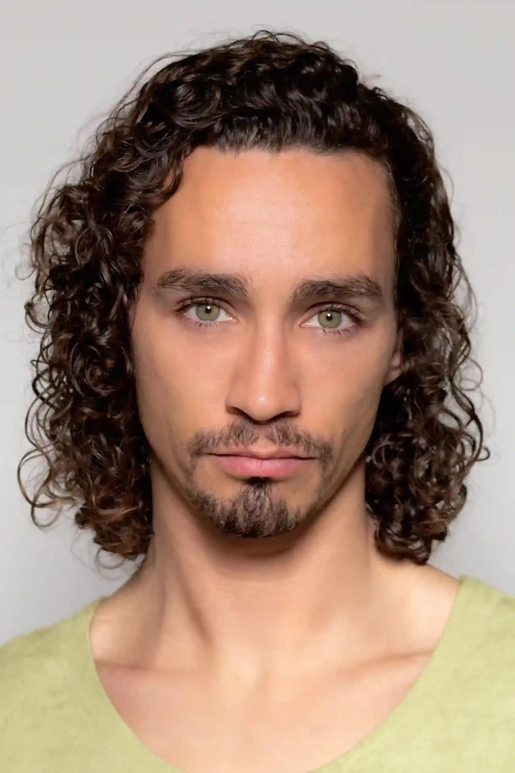 Robert Sheehan