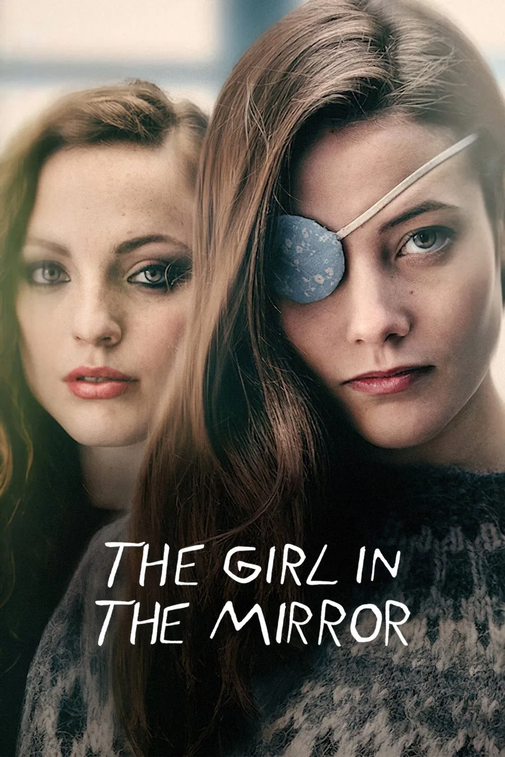 Poster chính thức của phim Phim Tâm Lý, Phim Bí Ẩn "Alma" (The Girl in the Mirror - 2022), với sự tham gia của diễn viên Mireia Oriol và Álex Villazán.