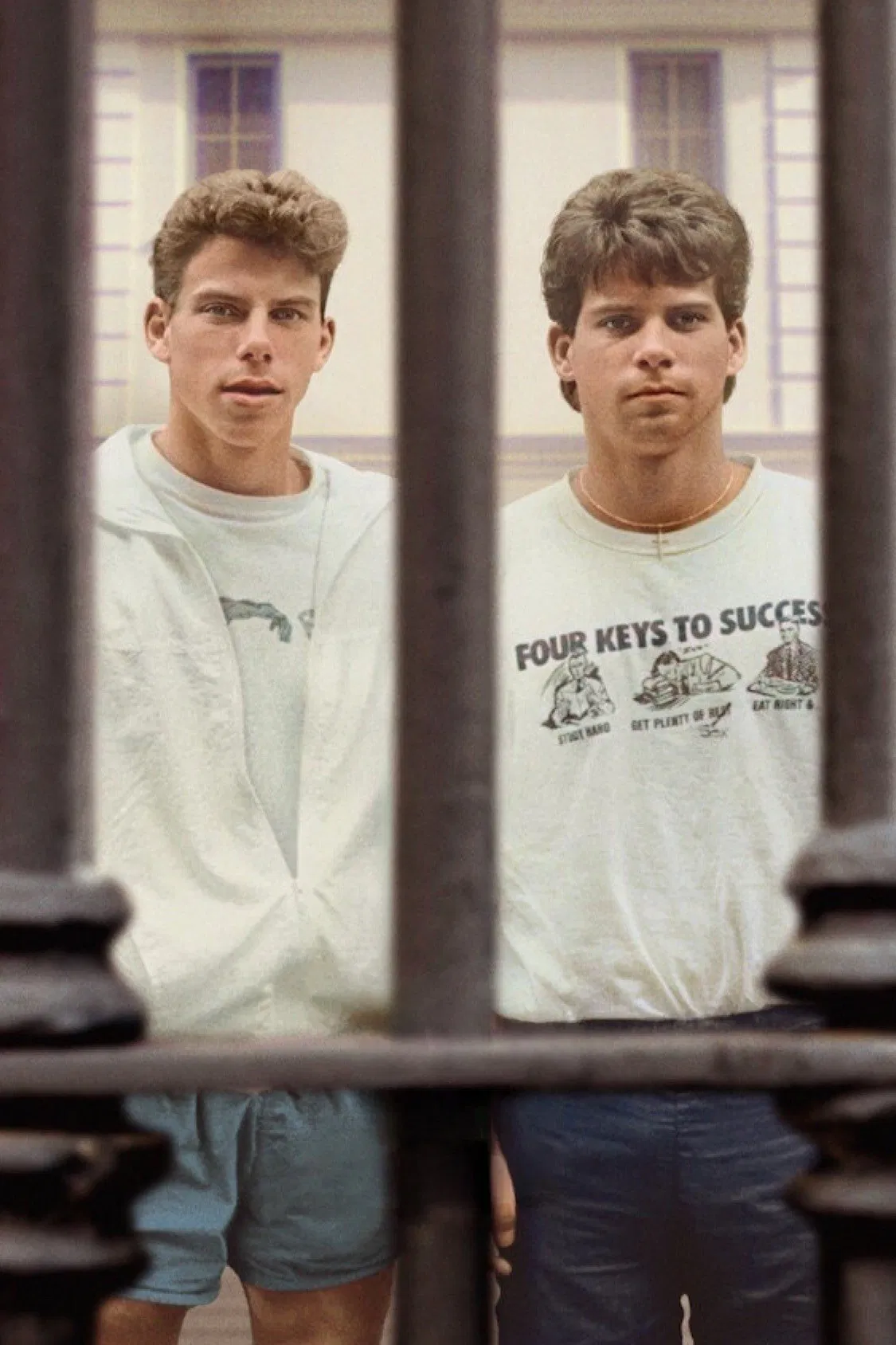 Poster chính thức của phim Phim Tài Liệu "Anh Em Nhà Menendez" (The Menendez Brothers - 2024).