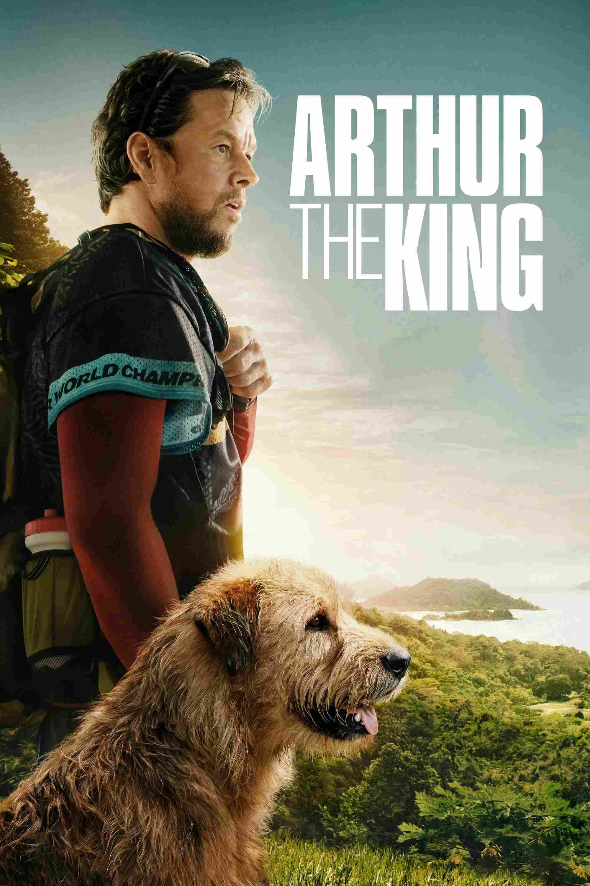 Poster chính thức của phim Phim Phiêu Lưu, Phim Tâm Lý "Arthur: Chú Chó Kiên Cường" (Arthur the King - 2024), với sự tham gia của diễn viên Mark Wahlberg và Simu Liu.