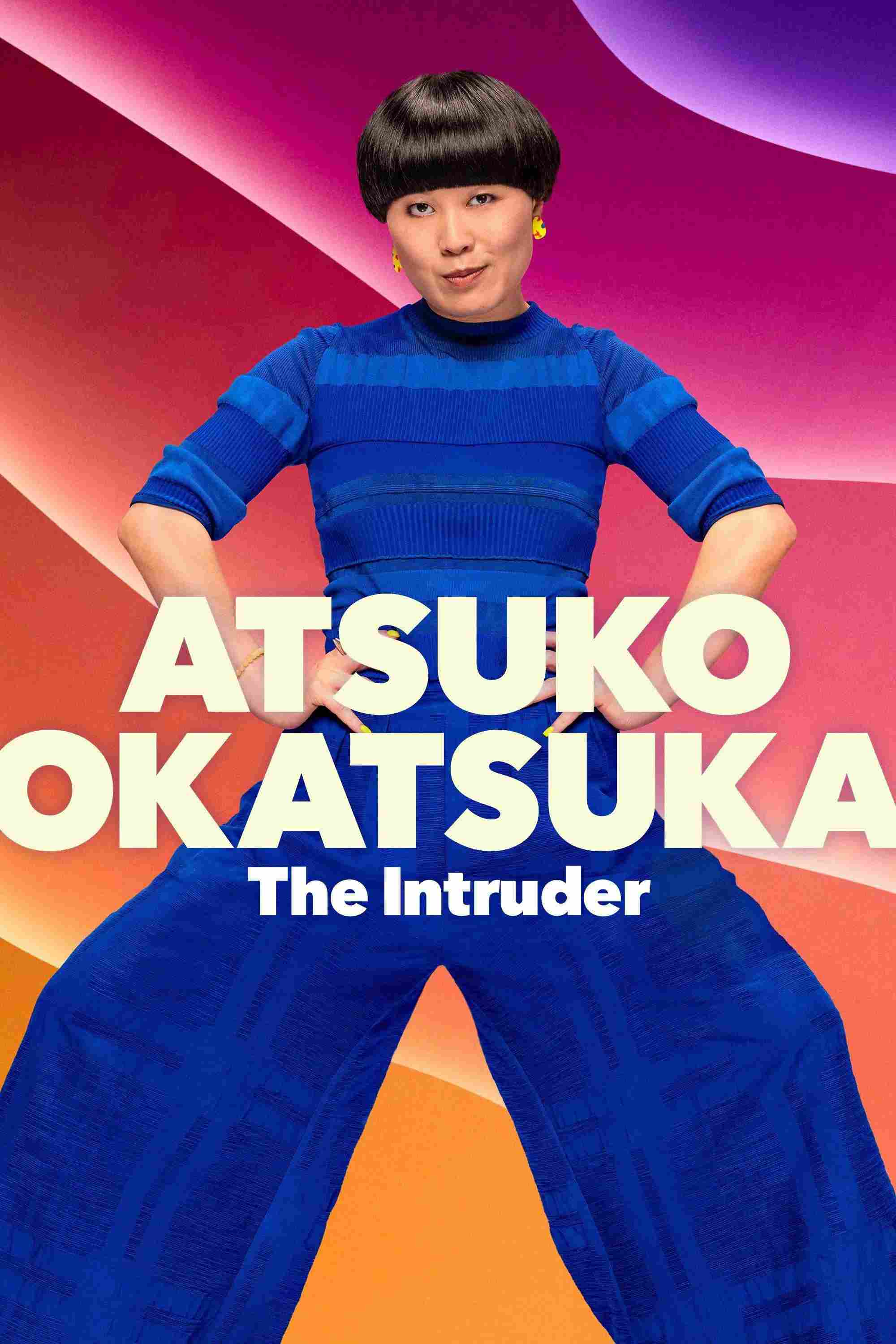 Poster chính thức của phim Phim Hài "Atsuko Okatsuka: Kẻ Đột Nhập" (Atsuko Okatsuka: The Intruder - 2022), với sự tham gia của diễn viên Atsuko Okatsuka.