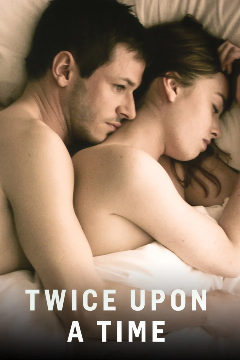Poster chính thức của phim Phim Viễn Tưởng & Giả Tưởng, Phim Tâm Lý "Bên em lần nữa" (Twice Upon a Time - 2019), với sự tham gia của diễn viên Gaspard Ulliel và Freya Mavor.