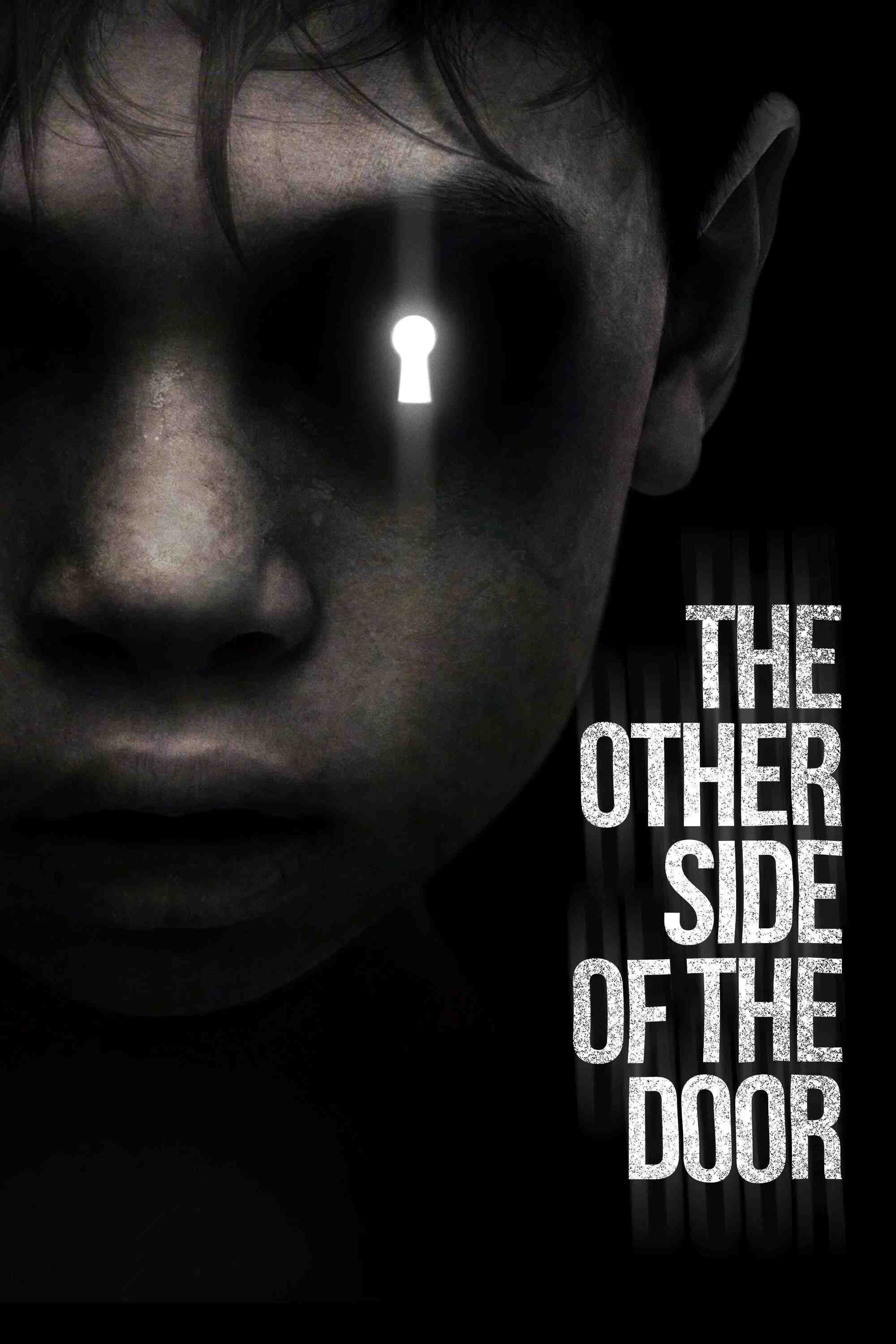 Poster chính thức của phim Phim Kinh Dị, Phim Giật Gân "Bên Kia Cánh Cửa" (The Other Side of the Door - 2016), với sự tham gia của diễn viên Sarah Wayne Callies và Jeremy Sisto.