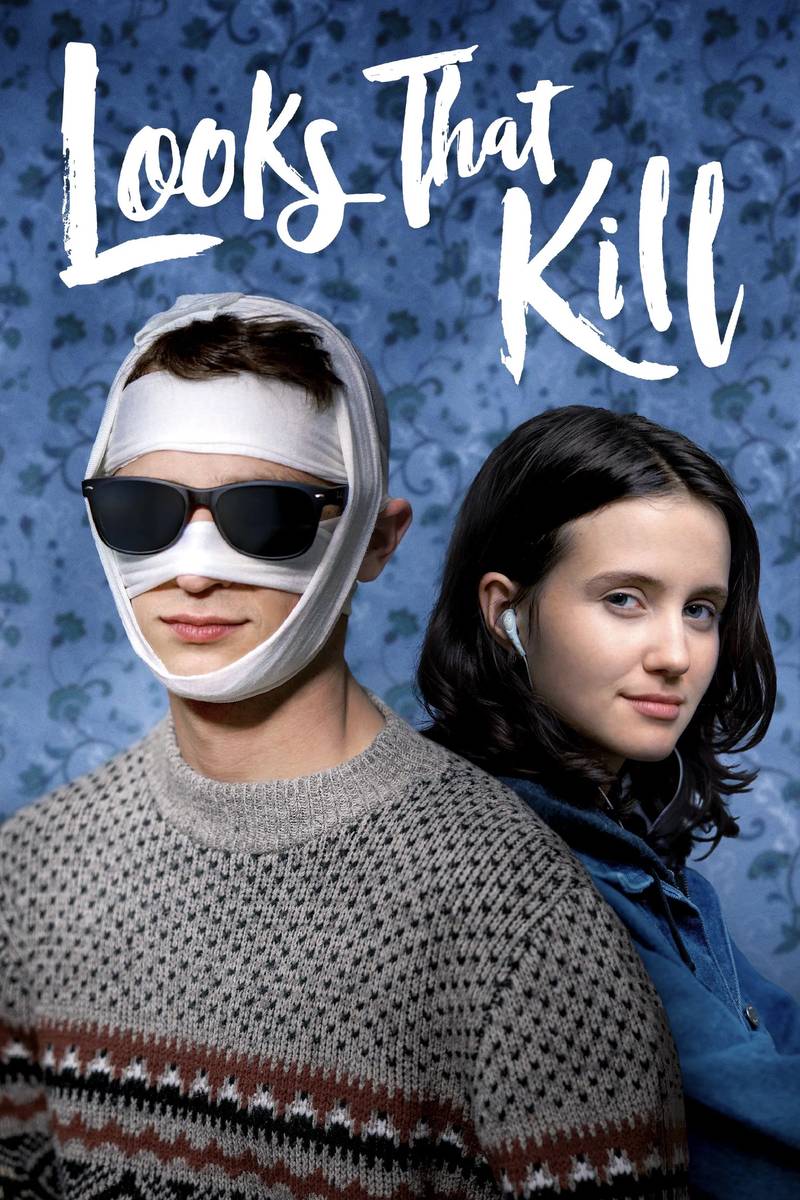 Poster chính thức của phim Phim Hài, Phim Tình Cảm "Cái Nhìn Chết Người" (Looks That Kill - 2020), với sự tham gia của diễn viên Brandon Flynn và Julia Goldani Telles.
