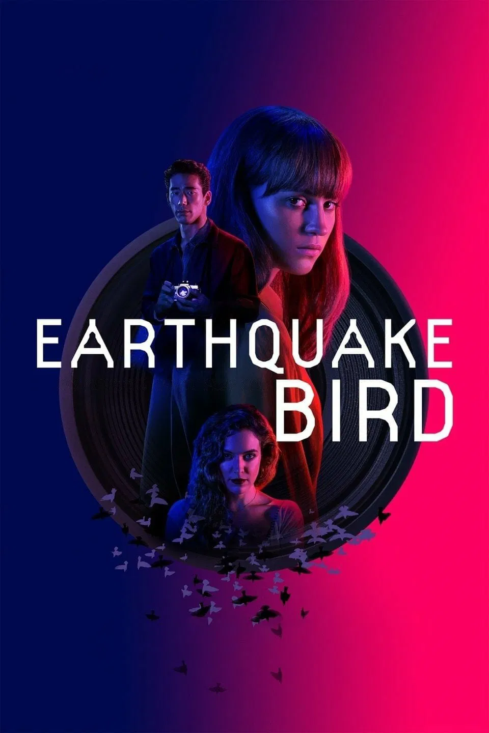 Poster chính thức của phim Phim Tâm Lý, Phim Bí Ẩn "Cánh chim nơi địa chấn" (Earthquake Bird - 2019), với sự tham gia của diễn viên Alicia Vikander và Riley Keough.