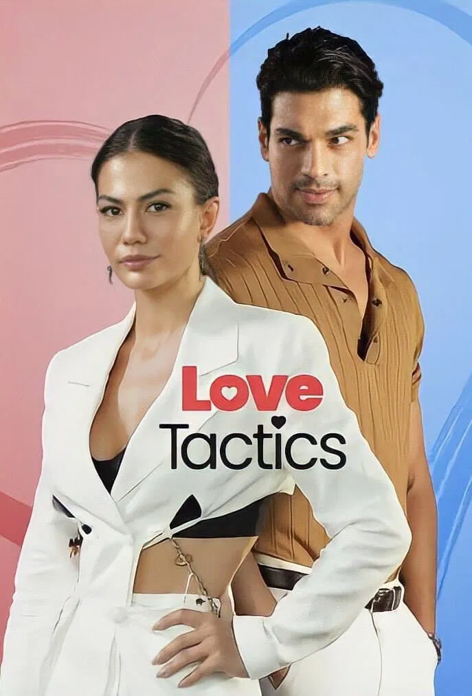 Poster chính thức của phim Phim Tình Cảm, Phim Hài "Chiêu Trò Khi Yêu" (Love Tactics - 2022), với sự tham gia của diễn viên Demet Özdemir và Şükrü Özyıldız.