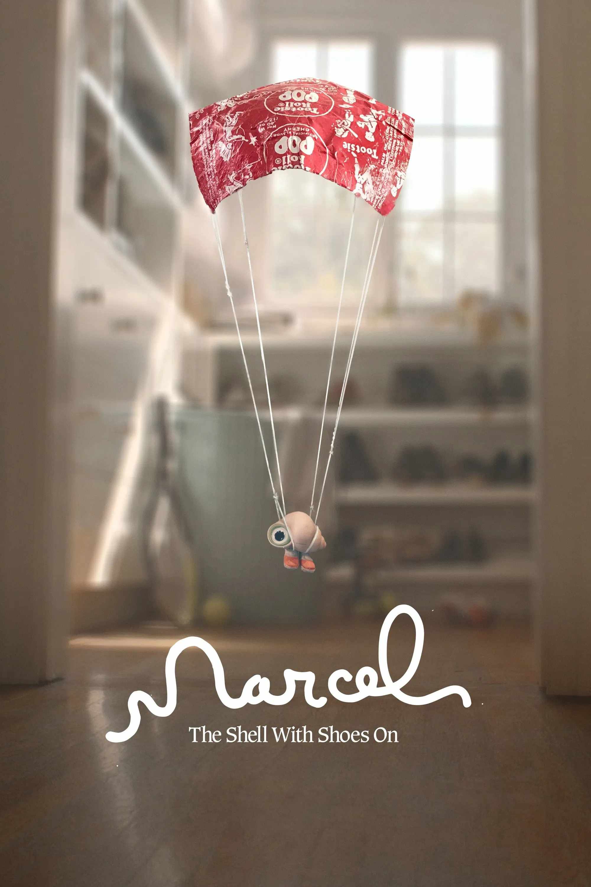 Poster chính thức của phim Phim Hoạt Hình, Phim Hài "Chú Chó Đeo Giày Marcel" (Marcel the Shell with Shoes On - 2022), với sự tham gia của diễn viên Jenny Slate và Dean Fleischer Camp.