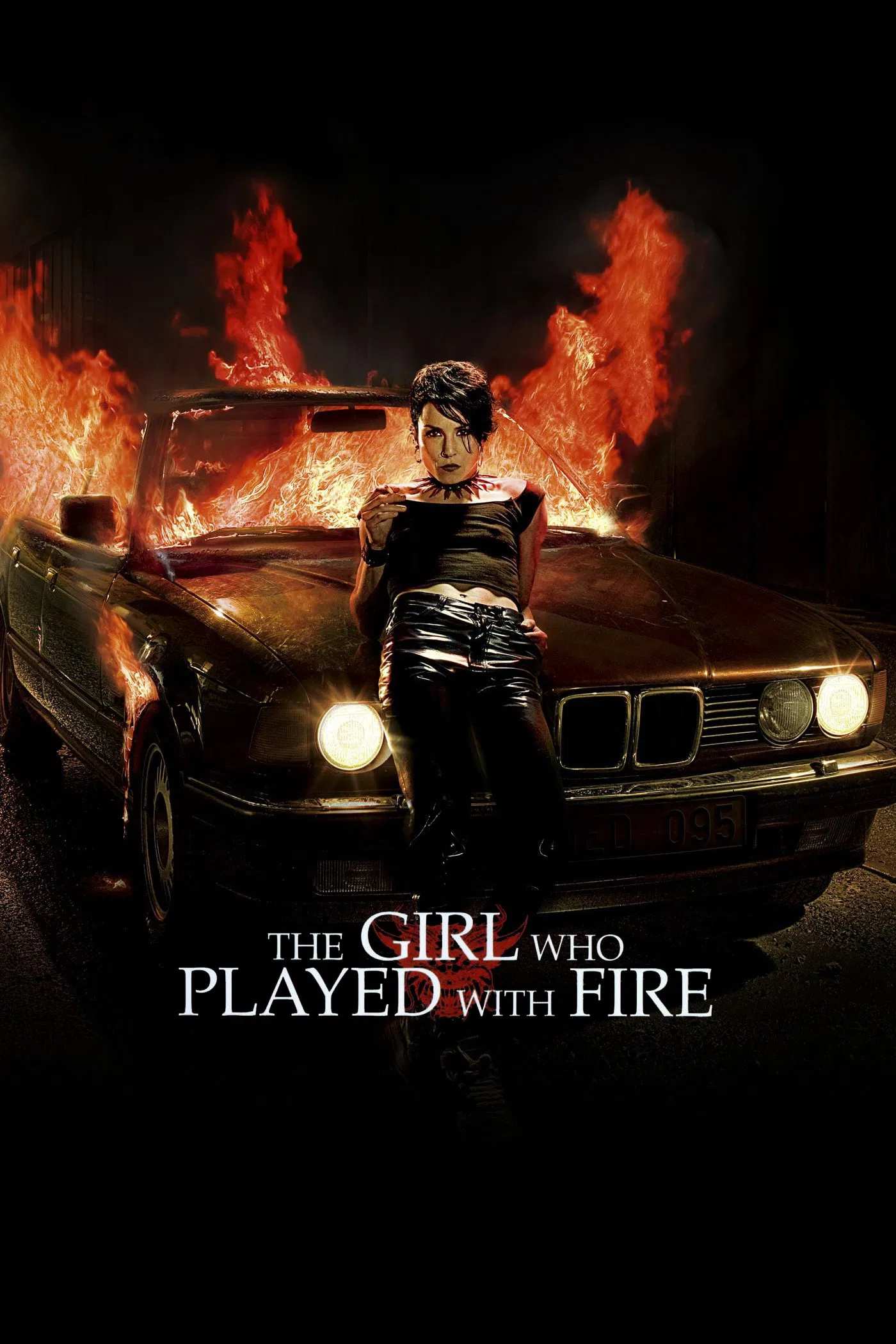 Poster chính thức của phim Phim Tâm Lý, Phim Hành Động "Cô Gái Đùa Với Lửa" (The Girl Who Played with Fire - 2009), với sự tham gia của diễn viên Michael Nyqvist và Noomi Rapace.
