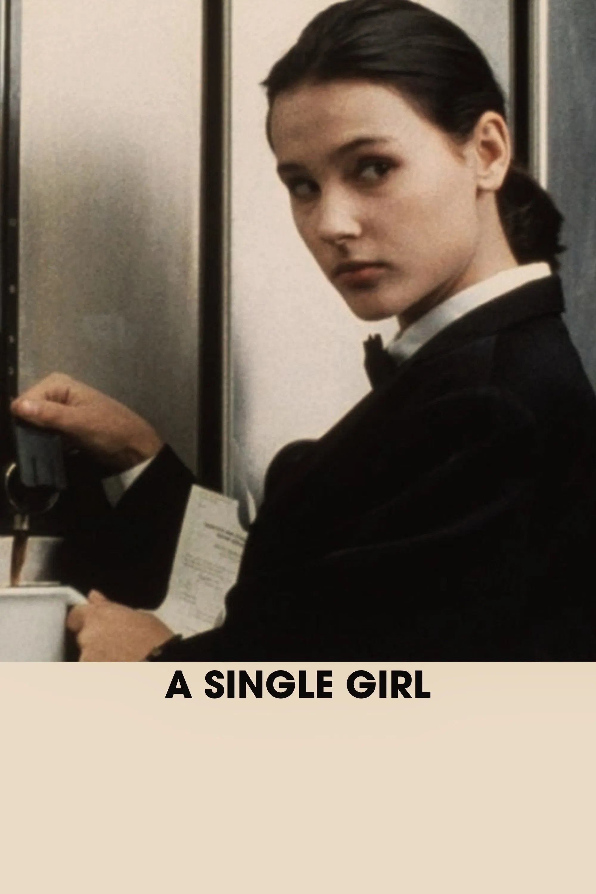 Poster chính thức của phim Phim Tâm Lý "Cô Nàng Đơn Thân" (A Single Girl - 1995), với sự tham gia của diễn viên Virginie Ledoyen và Benoît Magimel.