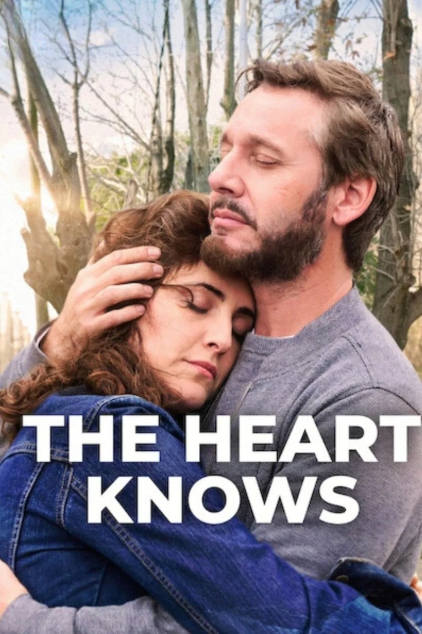 Poster chính thức của phim Phim Tình Cảm, Phim Tâm Lý "Con Tim Dẫn Lối" (The Heart Knows - 2025), với sự tham gia của diễn viên Benjamín Vicuña và Julieta Díaz.