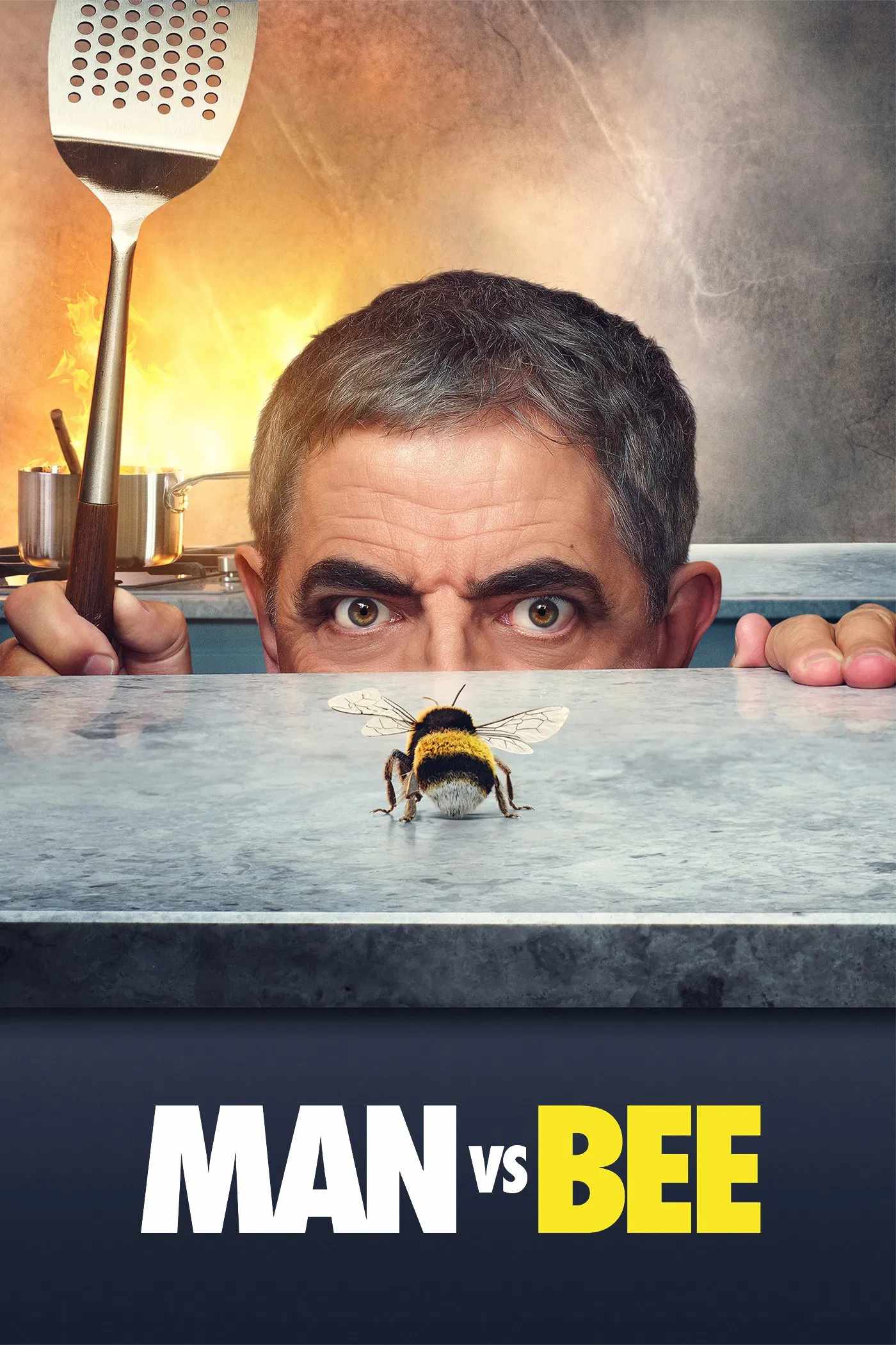 Poster chính thức của phim Phim Hài, Phim Gia Đình "Cuộc Chiến Người Và Ong" (Man Vs Bee - 2022), với sự tham gia của diễn viên Rowan Atkinson.