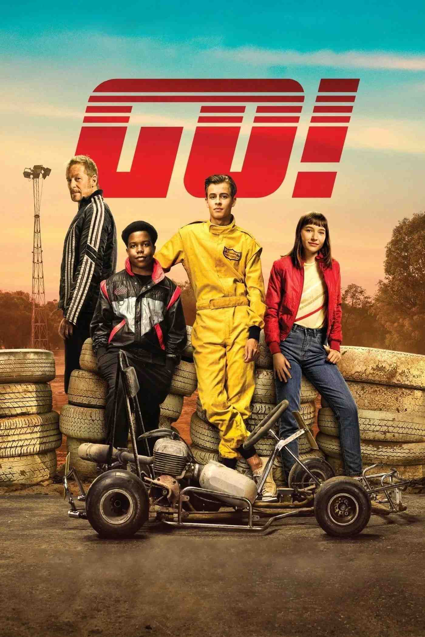Poster chính thức của phim Phim Gia Đình "Cuộc đua go-kart" (Go! - 2020), với sự tham gia của diễn viên Richard Roxburgh và Frances O'Connor.