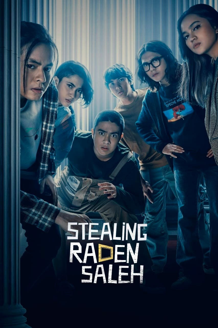 Poster chính thức của phim Phim Hình Sự, Phim Tâm Lý "Đánh Cắp Raden Saleh" (Stealing Raden Saleh - 2022), với sự tham gia của diễn viên Iqbaal Ramadhan và Angga Yunanda.