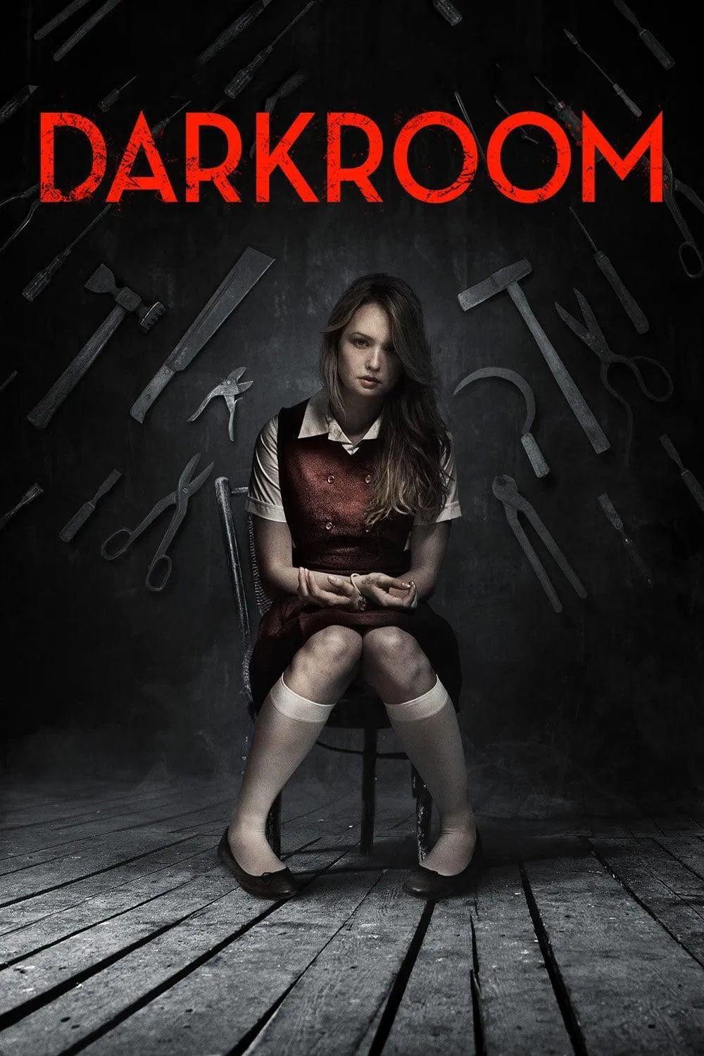 Poster chính thức của phim Phim Giật Gân, Phim Kinh Dị "Darkroom" (Darkroom - 2013), với sự tham gia của diễn viên Kaylee DeFer và Elisabeth Röhm.