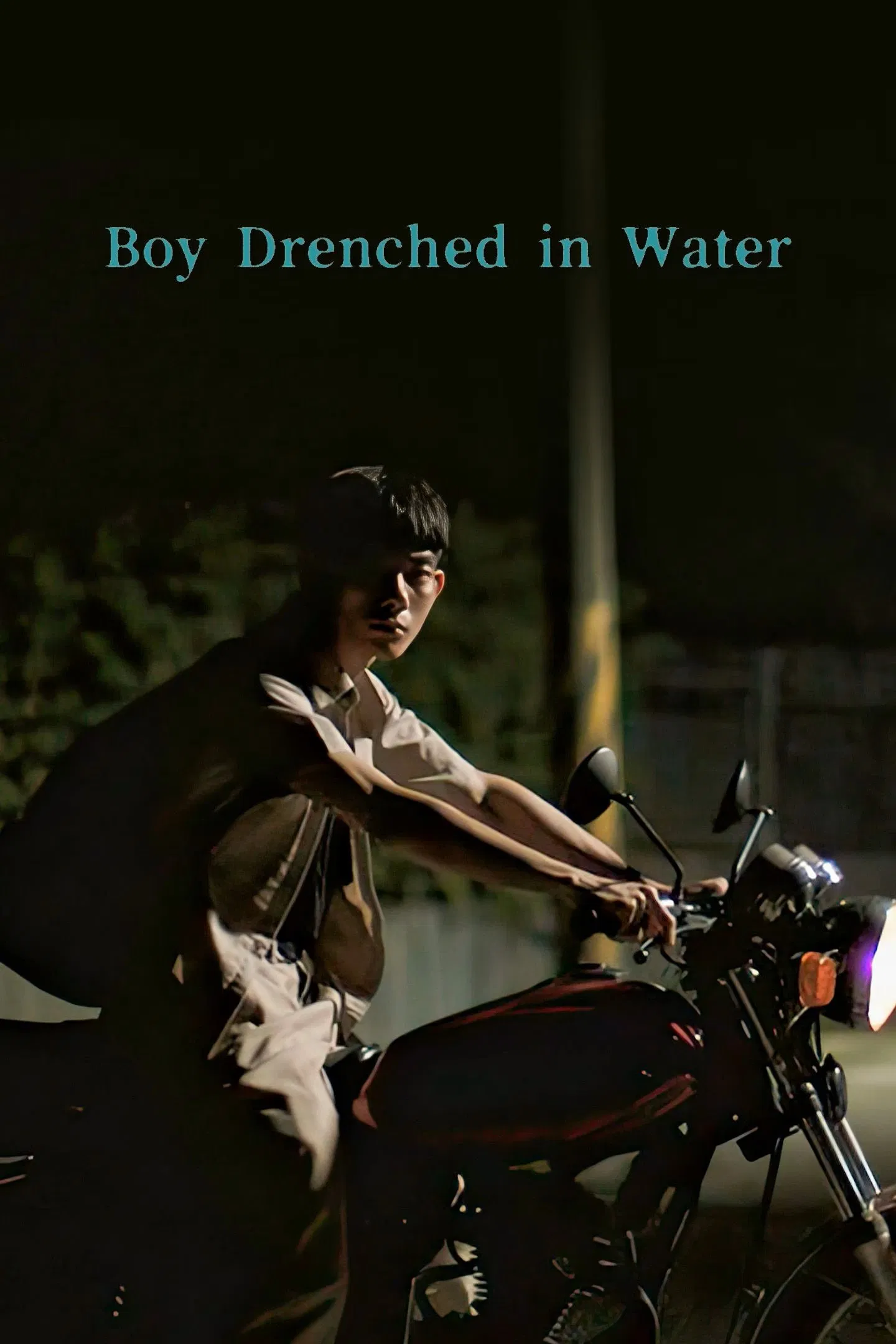 Poster chính thức của phim Phim Tâm Lý "Đêm hè ẩm ướt" (Boy Drenched in Water - 2023), với sự tham gia của diễn viên Chiang Kuan-Hsun và Zih-Ruei Liou.