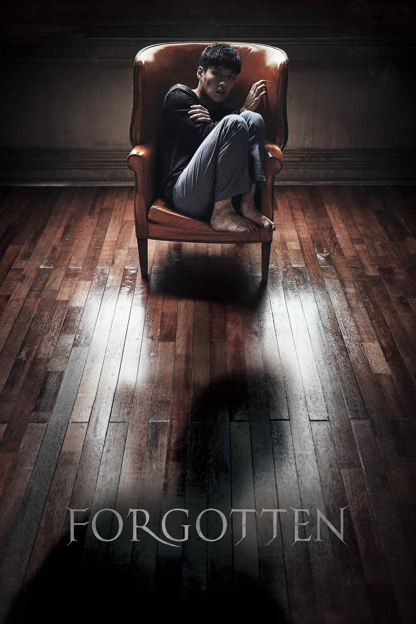 Poster chính thức của phim Phim Giật Gân, Phim Bí Ẩn "Đêm Ký Ức" (Forgotten - 2017), với sự tham gia của diễn viên Kang Ha-neul và Kim Moo-yul.