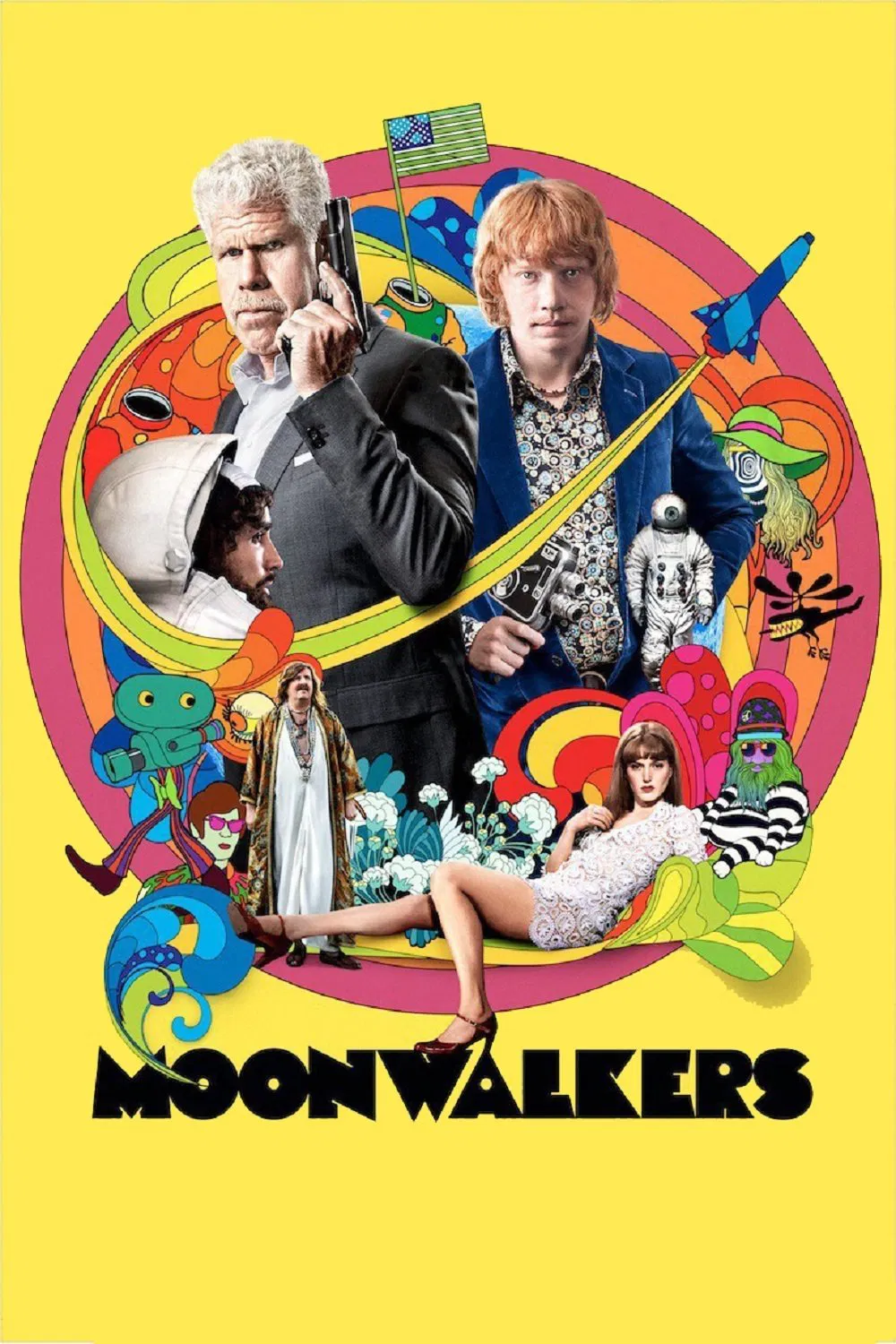 Poster chính thức của phim Phim Hài "Đi Bộ Trên Cung Trăng" (Moonwalkers - 2015), với sự tham gia của diễn viên Rupert Grint và Ron Perlman.