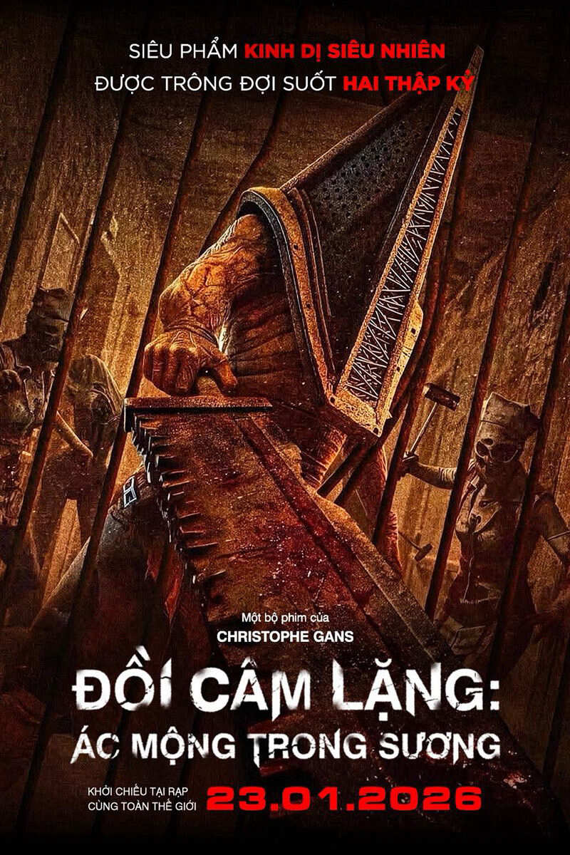 Poster chính thức của phim Phim Kinh Dị, Phim Bí Ẩn "Đồi Câm Lặng: Ác Mộng Trong Sương" (Return to Silent Hill - 2026), với sự tham gia của diễn viên Jeremy Irvine và Hannah Emily Anderson.