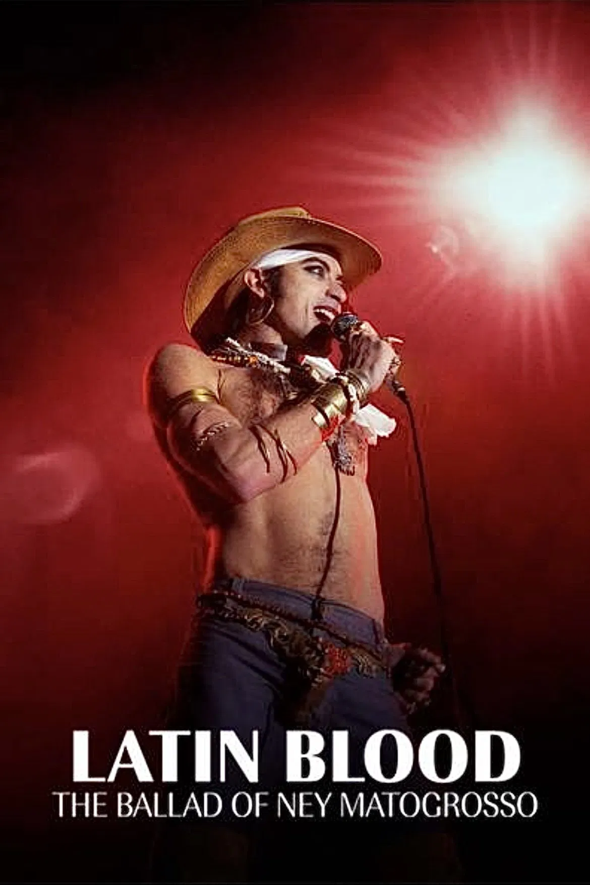 Poster chính thức của phim Phim Tâm Lý, Phim Ca Nhạc "Dòng Máu Latinh: Bản Ballad Của Ney Matogrosso" (Latin Blood – The Ballad of Ney Matogrosso - 2025), với sự tham gia của diễn viên Jesuíta Barbosa và Rômulo Braga.