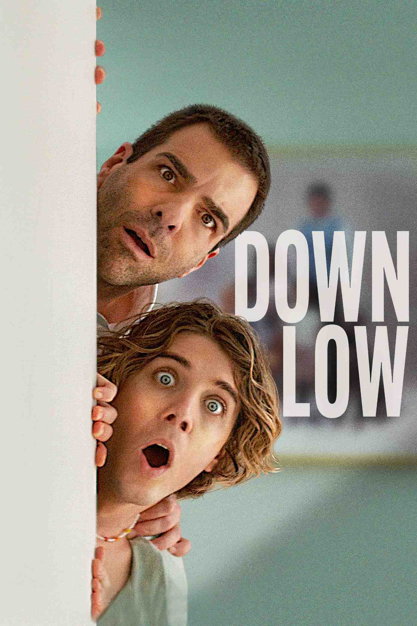 Poster chính thức của phim Phim Hài "Down Low" (Down Low - 2023), với sự tham gia của diễn viên Zachary Quinto và Lukas Gage.