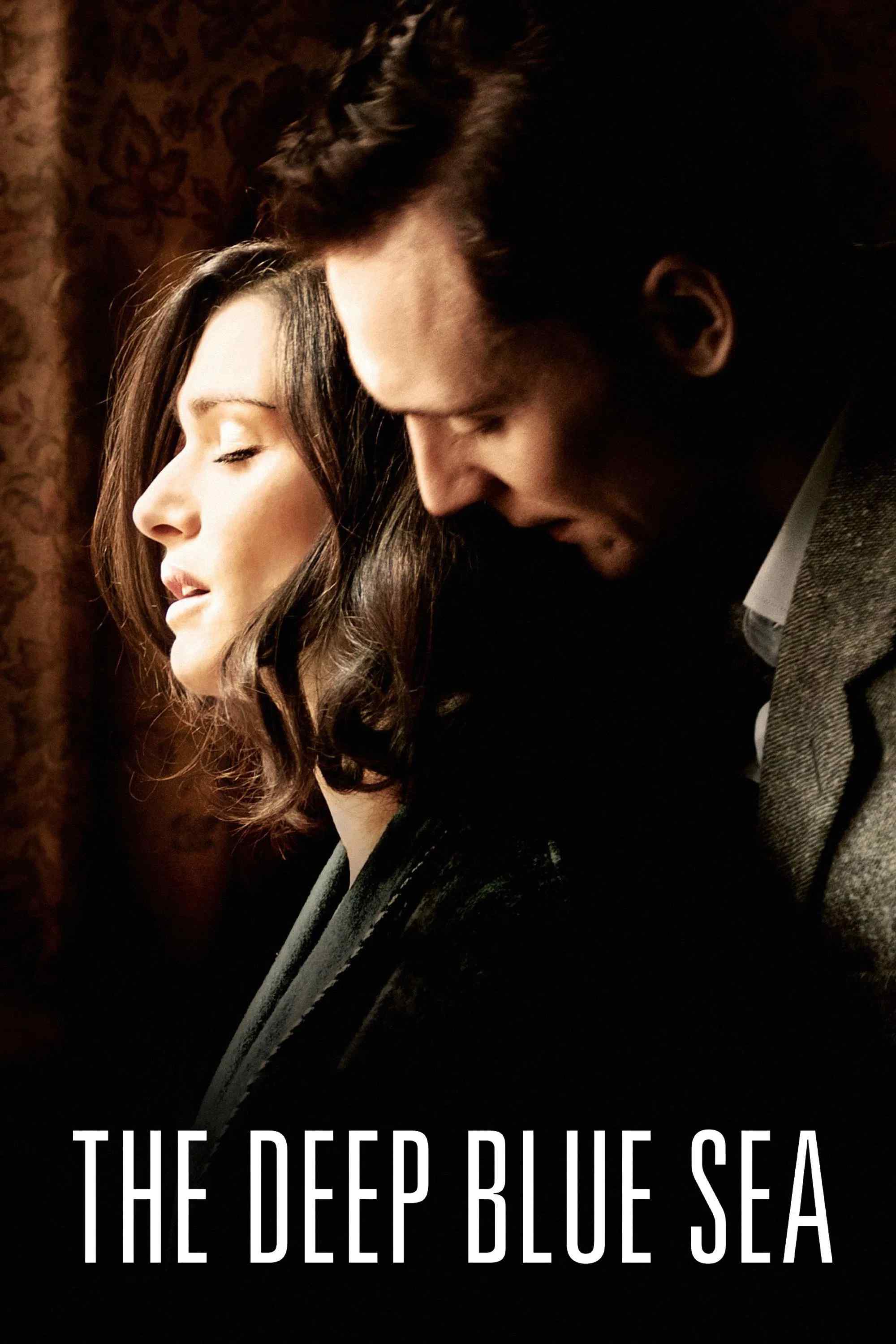 Poster chính thức của phim Phim Tâm Lý, Phim Tình Cảm "Dục Vọng Đàn Bà" (The Deep Blue Sea - 2011), với sự tham gia của diễn viên Rachel Weisz và Tom Hiddleston.