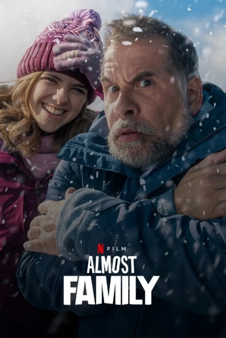 Poster chính thức của phim Phim Hài "Gia Đình Lệch Pha" (Almost Family - 2025), với sự tham gia của diễn viên Leandro Hassum và Júlia Svacinna.