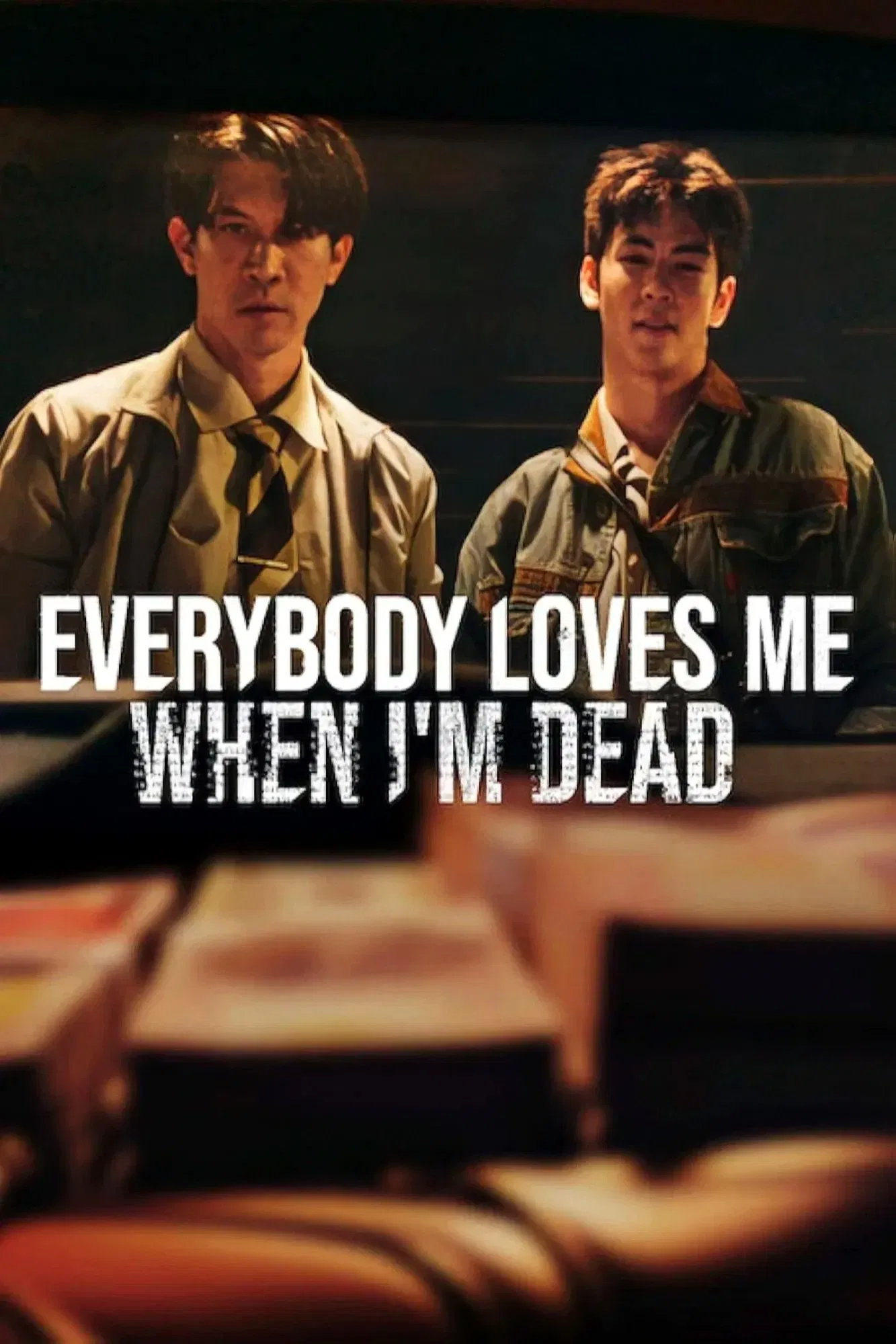 Poster chính thức của phim Phim Giật Gân, Phim Hình Sự "Gia Tài Của Người Chết" (Everybody Loves Me When I'm Dead - 2025), với sự tham gia của diễn viên Theeradej Wongpuapan và Vachirawich Aranthanawong.