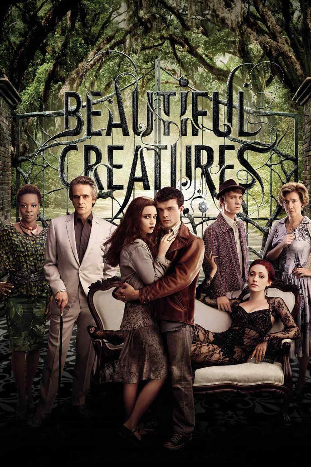 Poster chính thức của phim Phim Giả Tượng, Phim Tâm Lý "Gia Tộc Huyền Bí" (Beautiful Creatures - 2013), với sự tham gia của diễn viên Alden Ehrenreich và Alice Englert.
