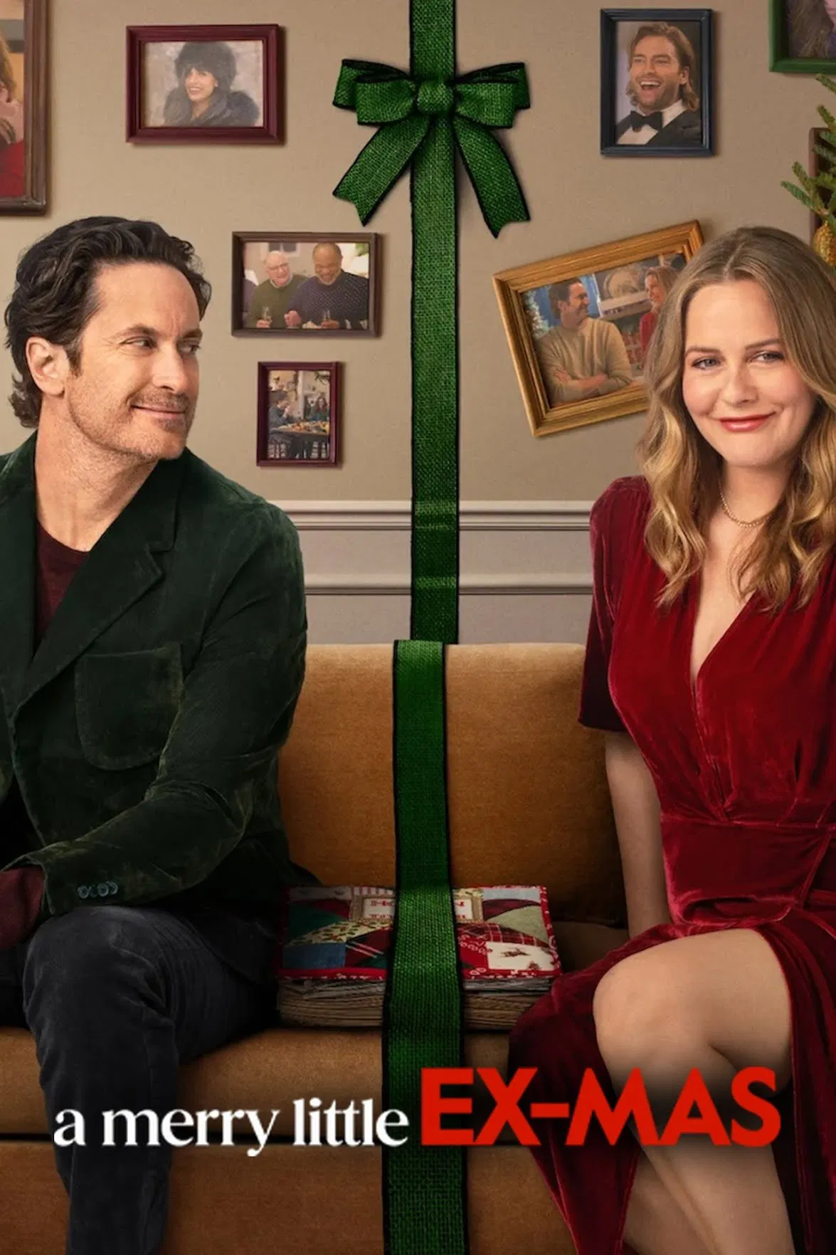 Poster chính thức của phim Phim Tình Cảm, Phim Hài "Giáng Sinh Cùng Ex" (A Merry Little Ex-Mas - 2025), với sự tham gia của diễn viên Alicia Silverstone và Oliver Hudson.