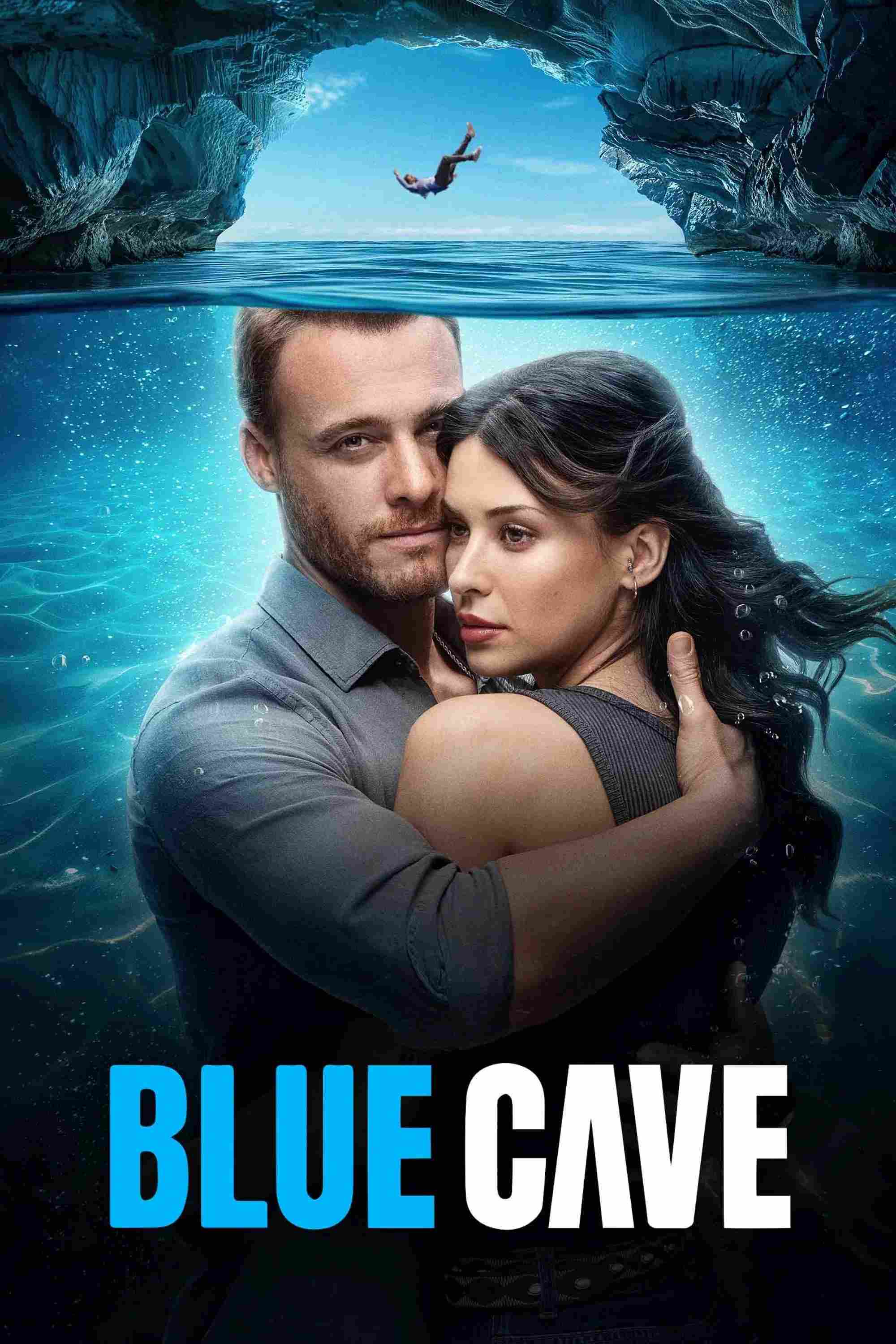 Poster chính thức của phim Phim Tâm Lý, Phim Tình Cảm "Hang Xanh" (Blue Cave - 2024), với sự tham gia của diễn viên Kerem Bürsin và Devrim Özkan.