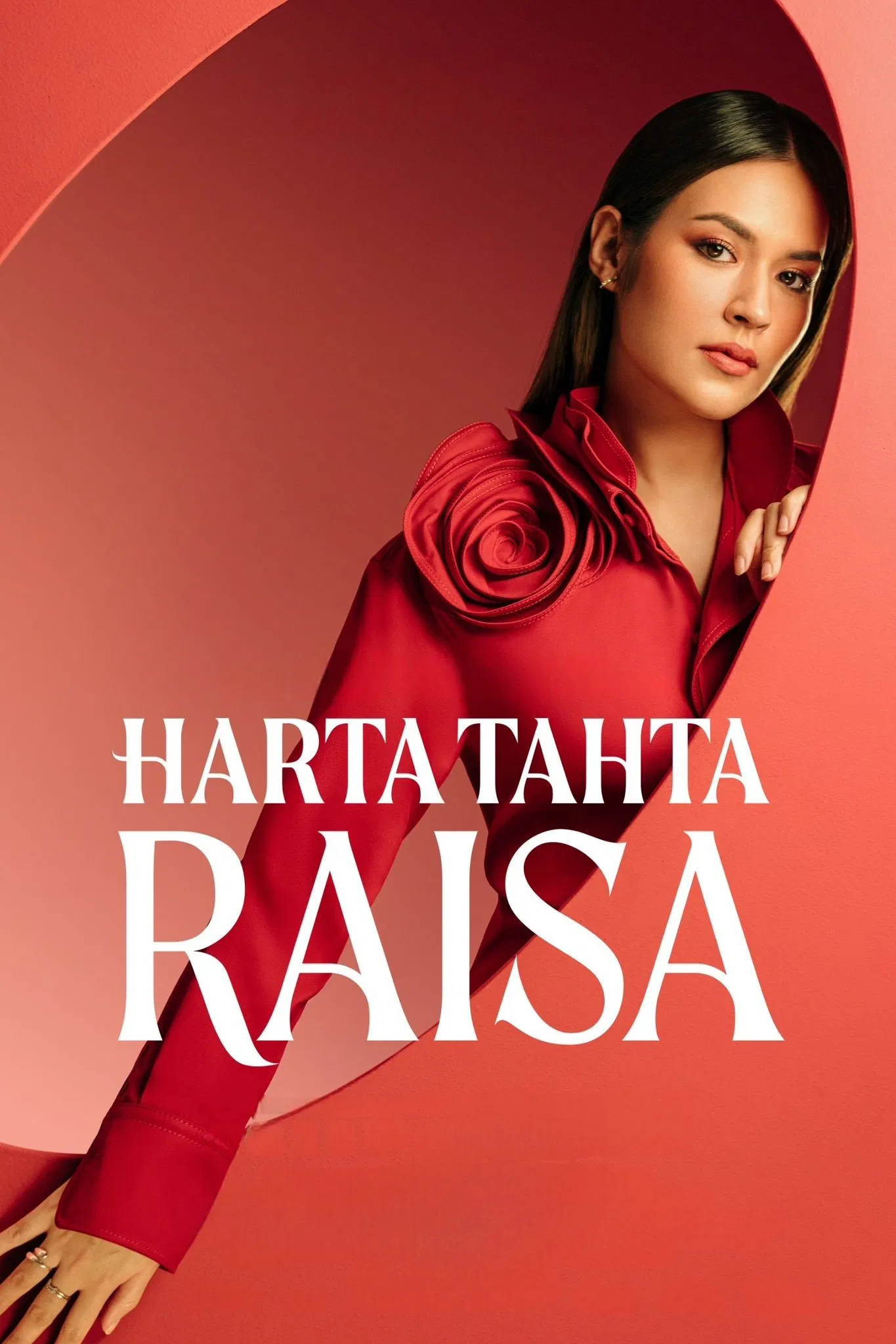 Poster chính thức của phim Phim Tài Liệu, Phim Ca Nhạc "Harta Tahta Raisa" (Harta Tahta Raisa - 2024), với sự tham gia của diễn viên Raisa Andriana và Hamish Daud.