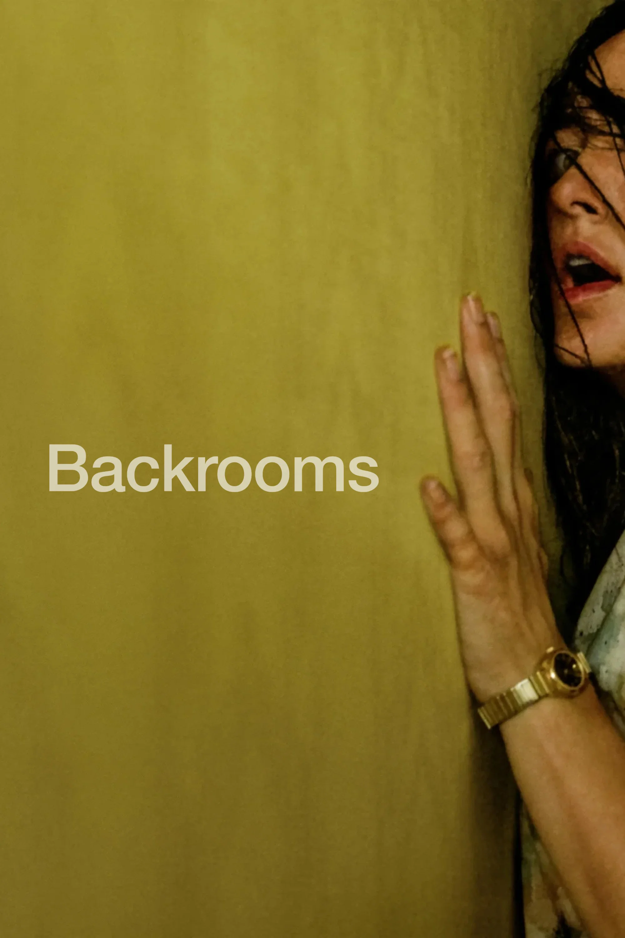 Poster chính thức của phim Phim Kinh Dị, Phim Bí Ẩn "Hậu Phòng Vô Tận" (Backrooms - 2026), với sự tham gia của diễn viên Chiwetel Ejiofor và Renate Reinsve.