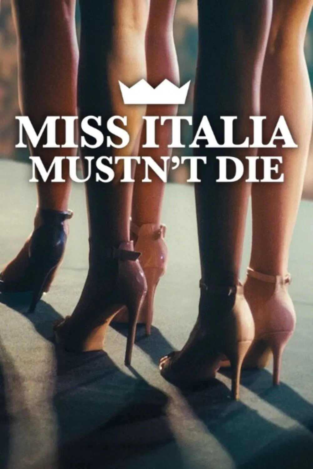 Poster chính thức của phim Phim Tài Liệu "Hoa Hậu Ý Không Được Chết" (Miss Italia Mustn't Die - 2025).