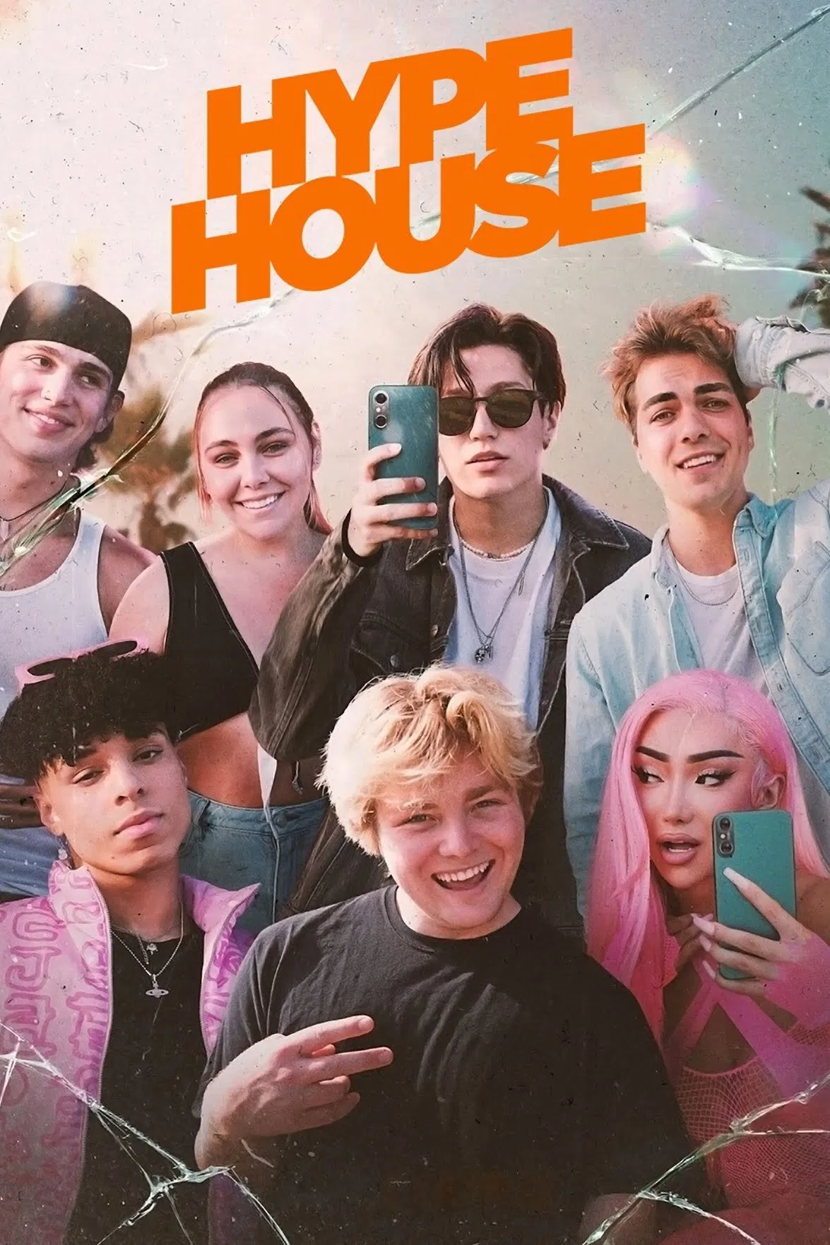Poster chính thức của phim Truyền Hình Thực Tế "Hype House: Nhà Sao TikTok" (Hype House - 2022), với sự tham gia của diễn viên Thomas Petrou và Kouvr Annon.