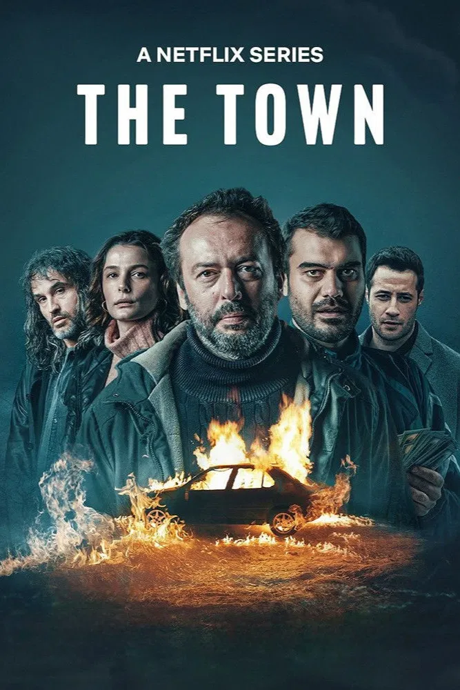 Poster chính thức của phim Phim Tâm Lý, Phim Hình Sự "Kasaba" (The Town - 2025), với sự tham gia của diễn viên Okan Yalabık và Özgürcan Çevik.