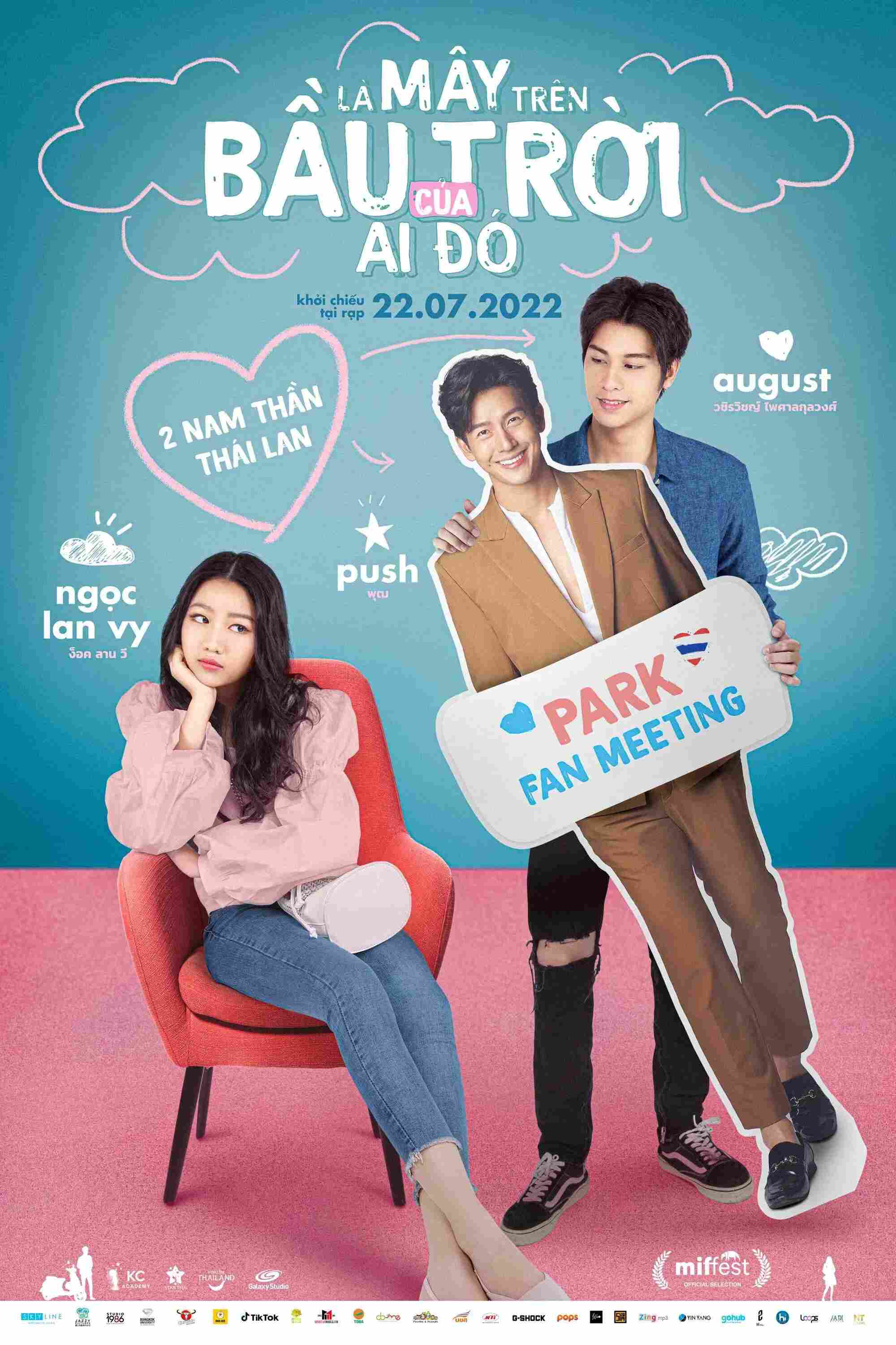 Poster chính thức của phim Phim Hài, Phim Tình Cảm "Là Mây Trên Bầu Trời Của Ai Đó" (Side Seeing - 2022), với sự tham gia của diễn viên Hồng Vân và Hải Triều.