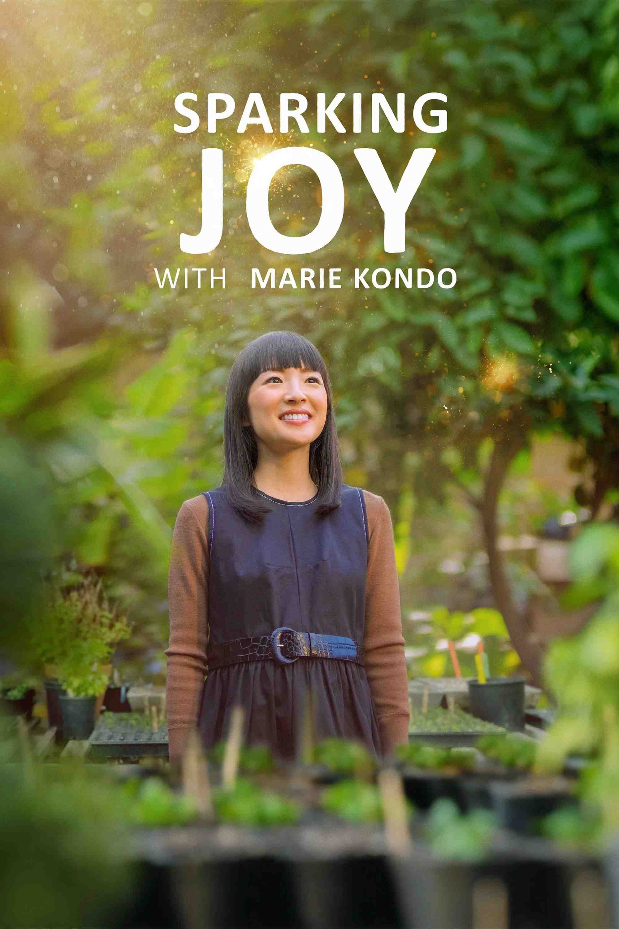 Poster chính thức của phim Truyền Hình Thực Tế, Phim Tài Liệu "Marie Kondo: Thắp lên niềm vui" (Sparking Joy with Marie Kondo - 2021), với sự tham gia của diễn viên Marie Kondo.