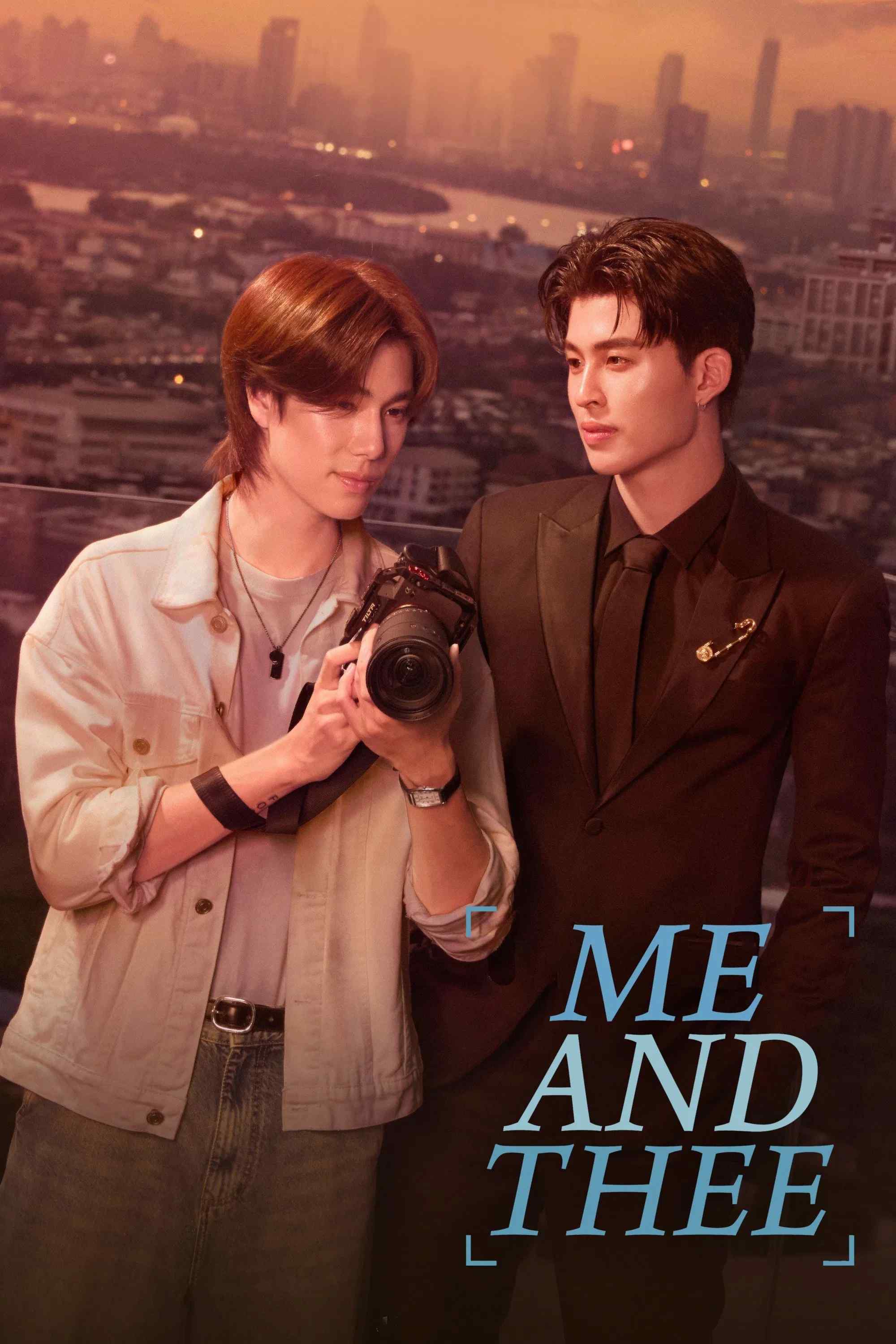 Poster chính thức của phim Phim Hài, Phim Tâm Lý "Me and Thee: Tỉnh Táo Nào, Ngài Thee" (Me and Thee - 2025), với sự tham gia của diễn viên Naravit Lertratkosum và Phuwin Tangsakyuen.