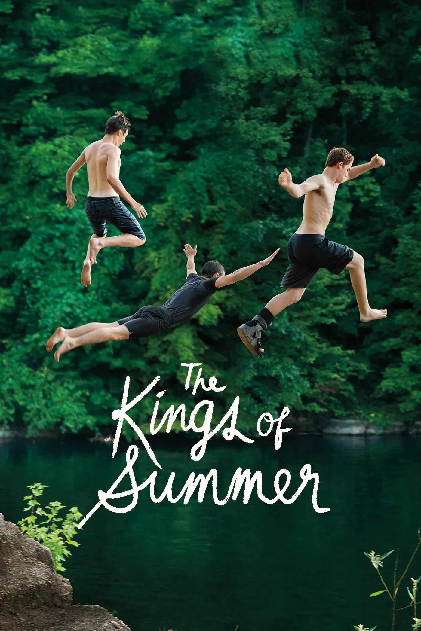 Poster chính thức của phim Phim Hài, Phim Tâm Lý "Mùa Hè Bá Đạo" (The Kings of Summer - 2013), với sự tham gia của diễn viên Nick Robinson và Gabriel Basso.