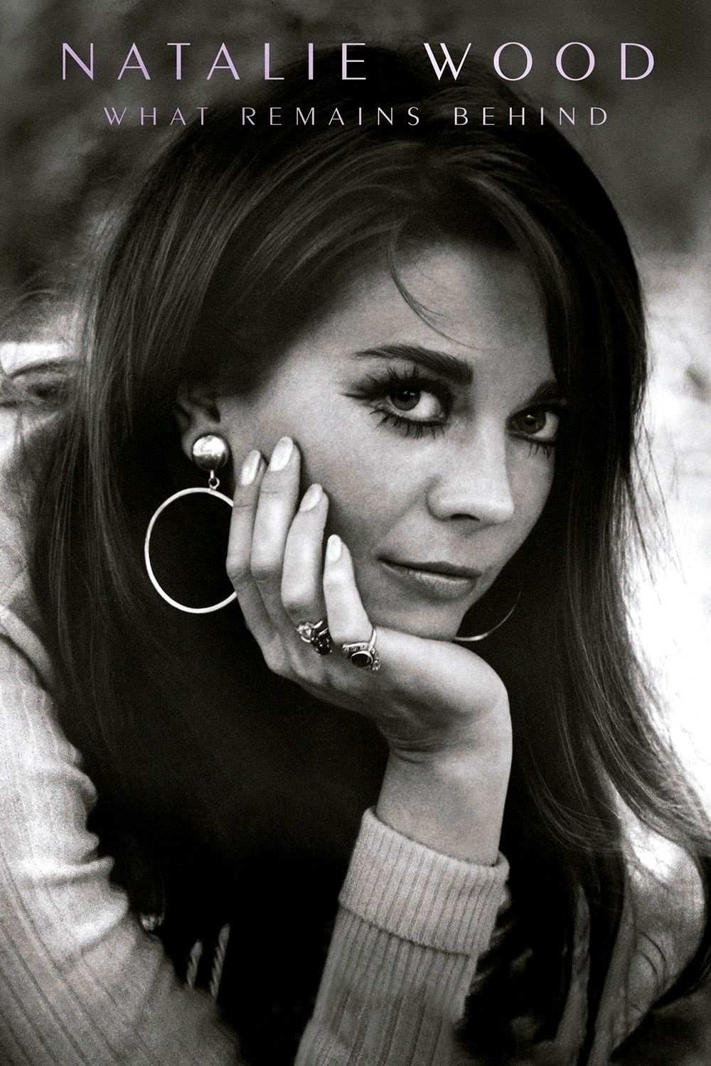 Poster chính thức của phim Phim Tài Liệu "Natalie Wood - Những Gì Để Lại" (Natalie Wood: What Remains Behind - 2020), với sự tham gia của diễn viên Natalie Wood và Natasha Gregson Wagner.