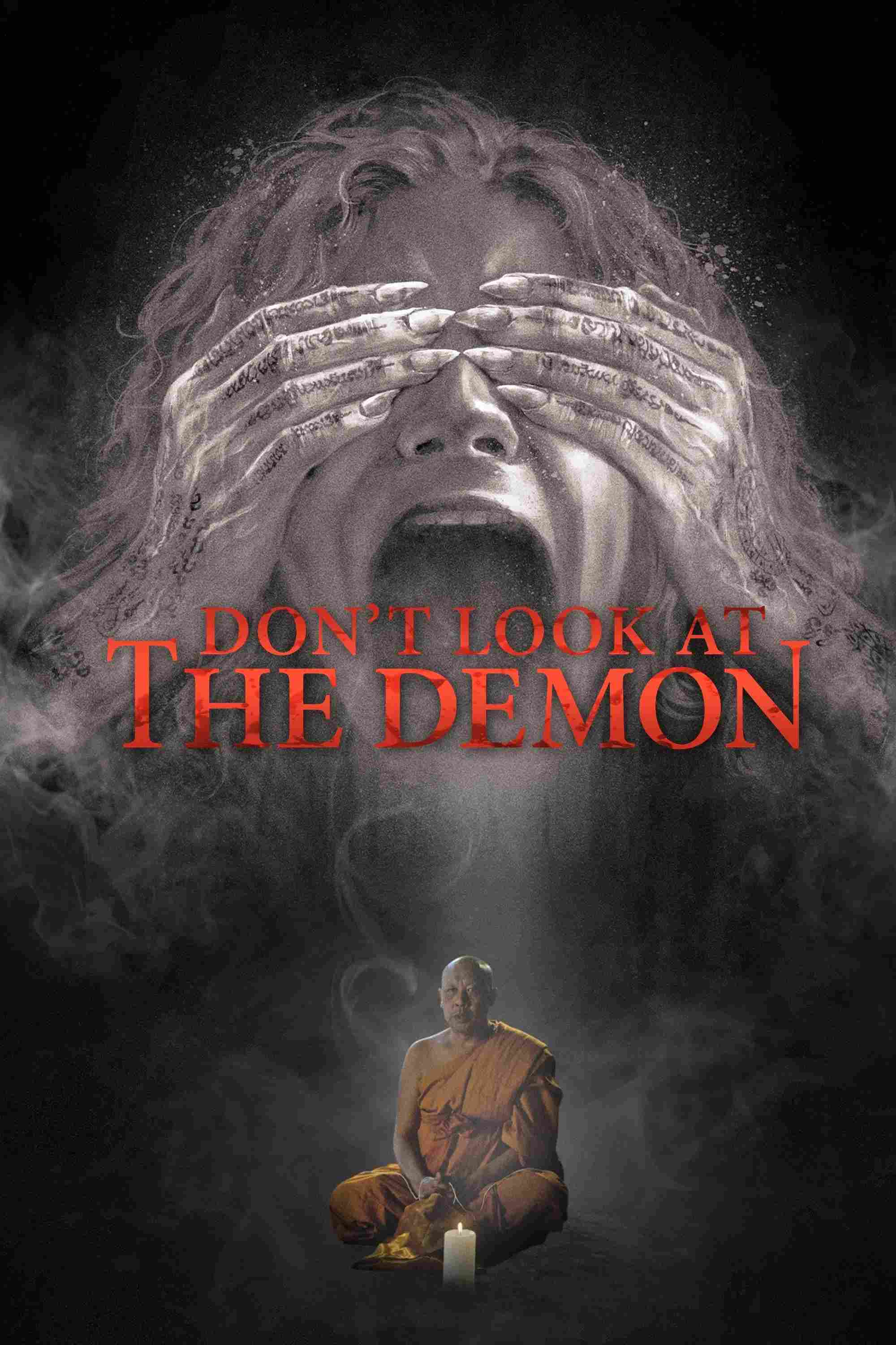 Poster chính thức của phim Phim Kinh Dị "Nghi Thức Cấm KumanThong" (Don't Look at the Demon - 2022), với sự tham gia của diễn viên Fiona Dourif và Jordan Belfi.