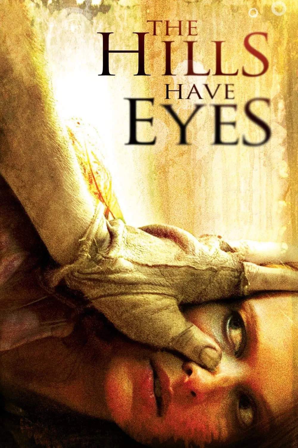 Poster chính thức của phim Phim Kinh Dị, Phim Giật Gân "Ngọn Đồi Có Mắt" (The Hills Have Eyes - 2006), với sự tham gia của diễn viên Vinessa Shaw và Aaron Stanford.