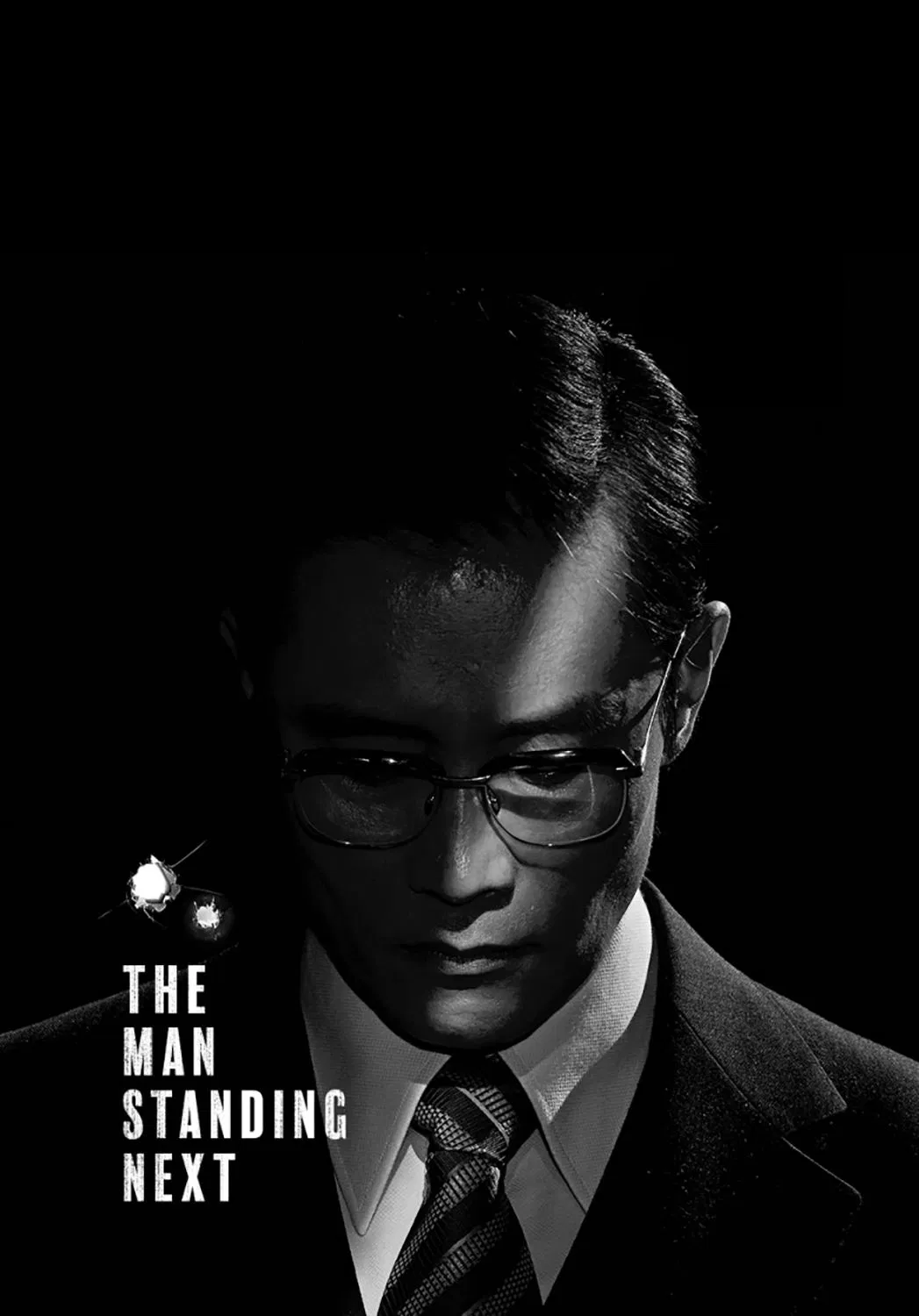 Poster chính thức của phim Phim Tâm Lý, Phim Giật Gân "Người Kế Nhiệm Namsan" (The Man Standing Next - 2020), với sự tham gia của diễn viên Lee Byung-hun và Lee Sung-min.