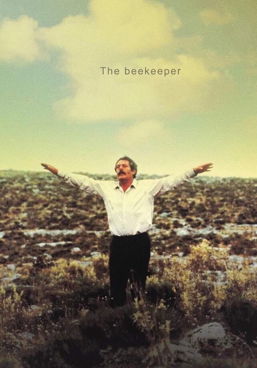 Poster chính thức của phim Phim Tâm Lý "Người nuôi ong" (The Beekeeper - 1986), với sự tham gia của diễn viên Marcello Mastroianni và Nadia Mourouzi.