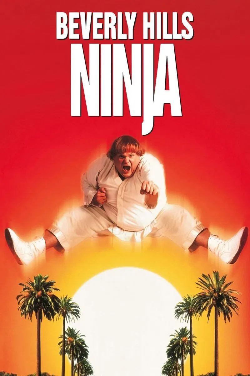 Poster chính thức của phim Phim Hài, Phim Hành Động "Ninja Đồi Beverly" (Beverly Hills Ninja - 1997), với sự tham gia của diễn viên Chris Farley và Nicollette Sheridan.