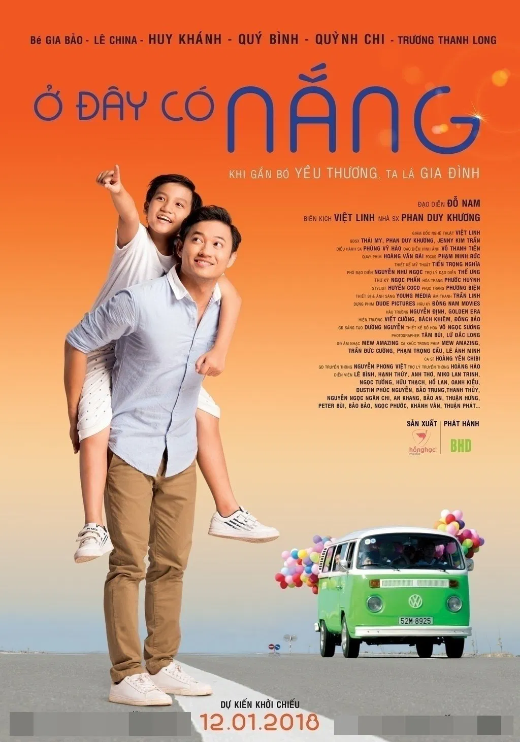Poster chính thức của phim Phim Gia Đình "Ở Đây Có Nắng" (Ở Đây Có Nắng - 2018), với sự tham gia của diễn viên Quý Bình và Quỳnh Chi.