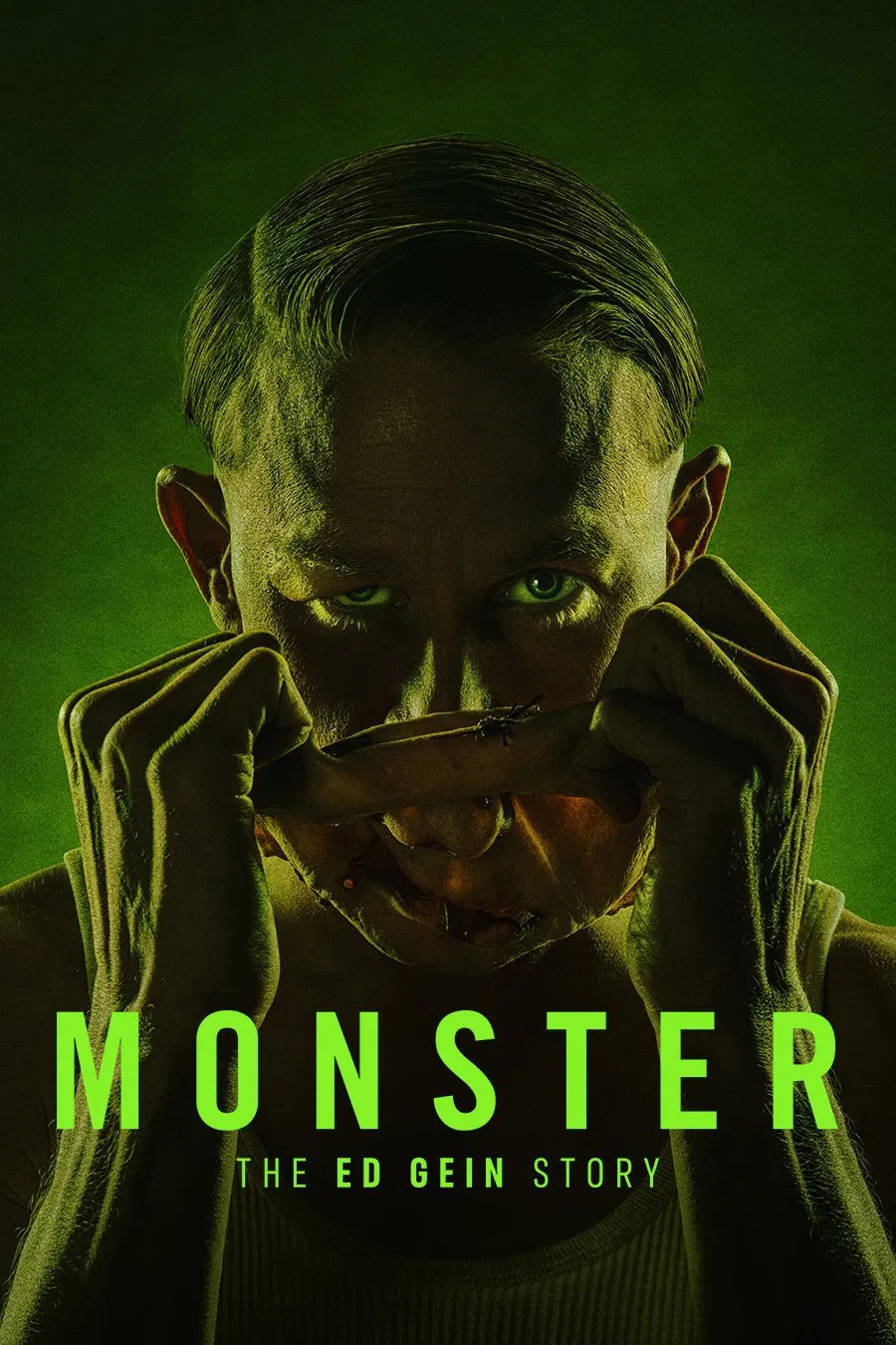 Poster chính thức của phim Phim Tâm Lý, Phim Hình Sự "Quái vật: Câu Chuyện Của Ed Gein" (Monster: The Ed Gein Story - 2025), với sự tham gia của diễn viên Charlie Hunnam và Suzanna Son.
