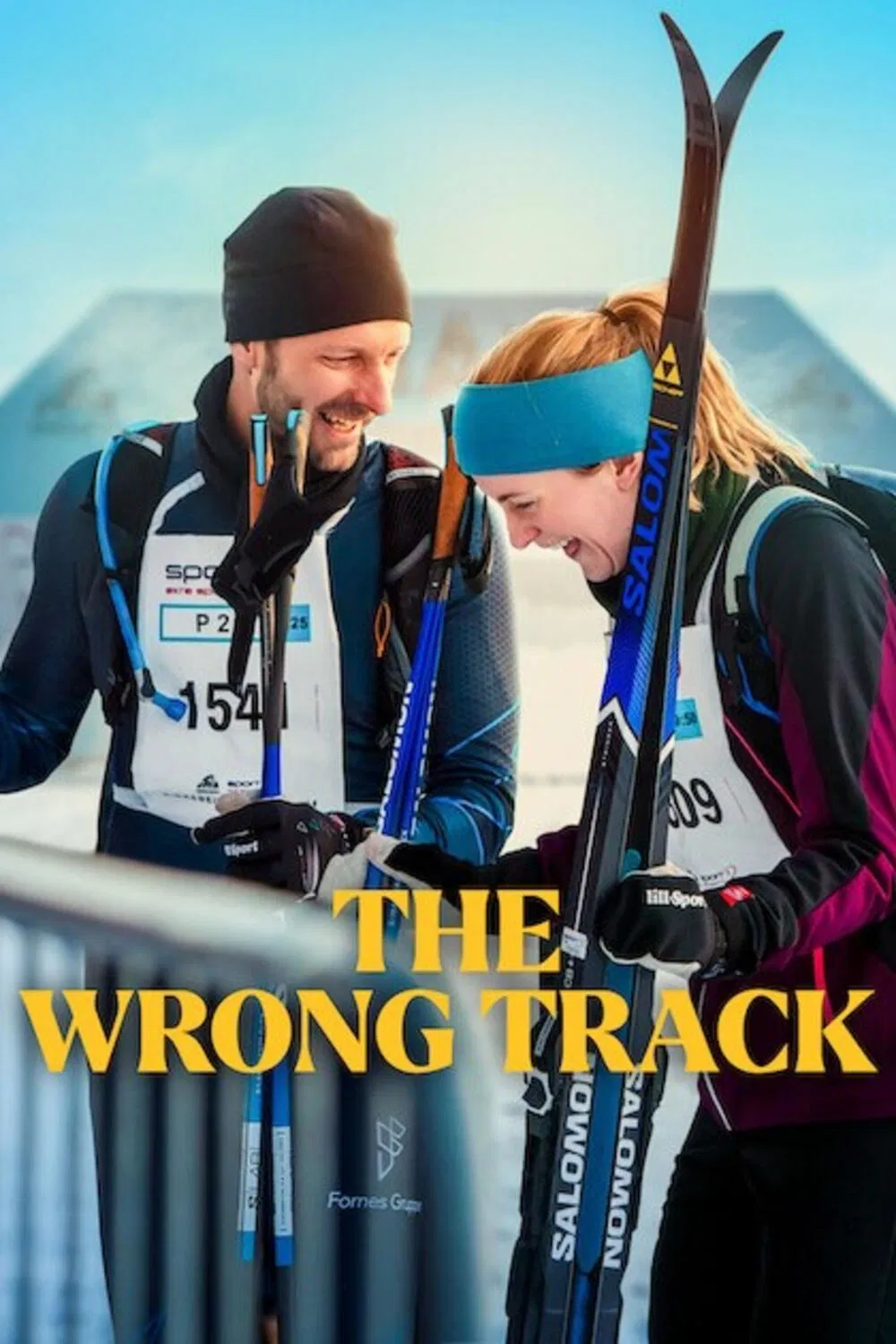 Poster chính thức của phim Phim Hài, Phim Tâm Lý "Sai Đường" (The Wrong Track - 2025), với sự tham gia của diễn viên Ada Eide và Trond Fausa Aurvåg.