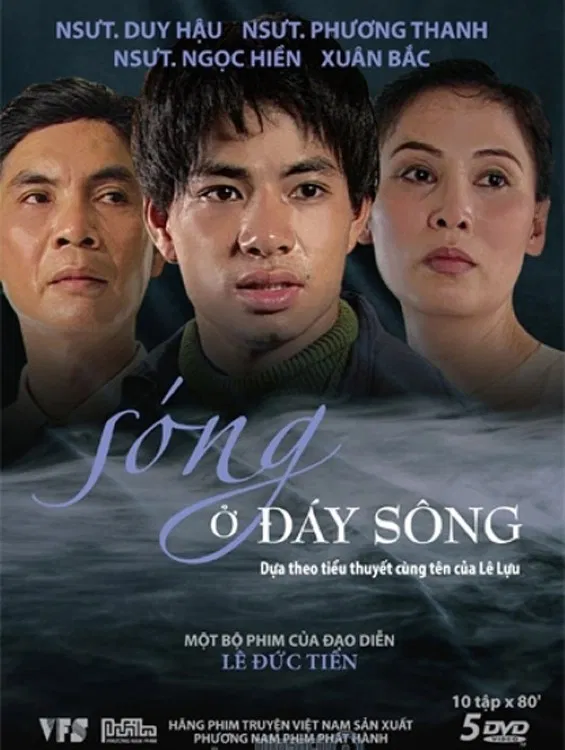 Poster chính thức của phim Phim Tâm Lý "Sóng Ở Đáy Sông" (Waves at the Bottom of the River - 2000), với sự tham gia của diễn viên Xuân Bắc và Duy Hậu.